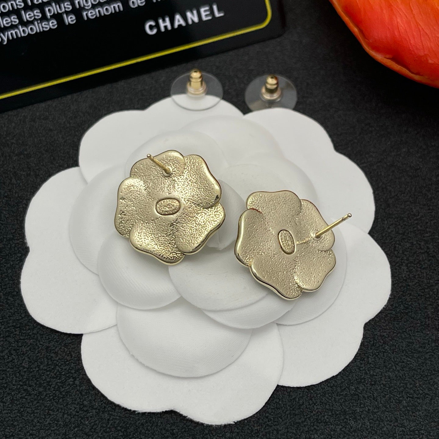 🔥HEISS🔥26SS NEUE Ohrstecker mit schwarzen Blumen