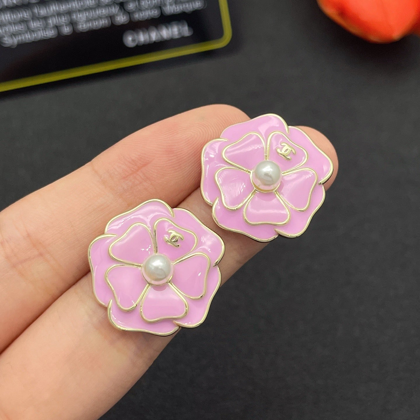 🔥HEISS🔥26SS NEUE Ohrstecker mit schwarzen Blumen