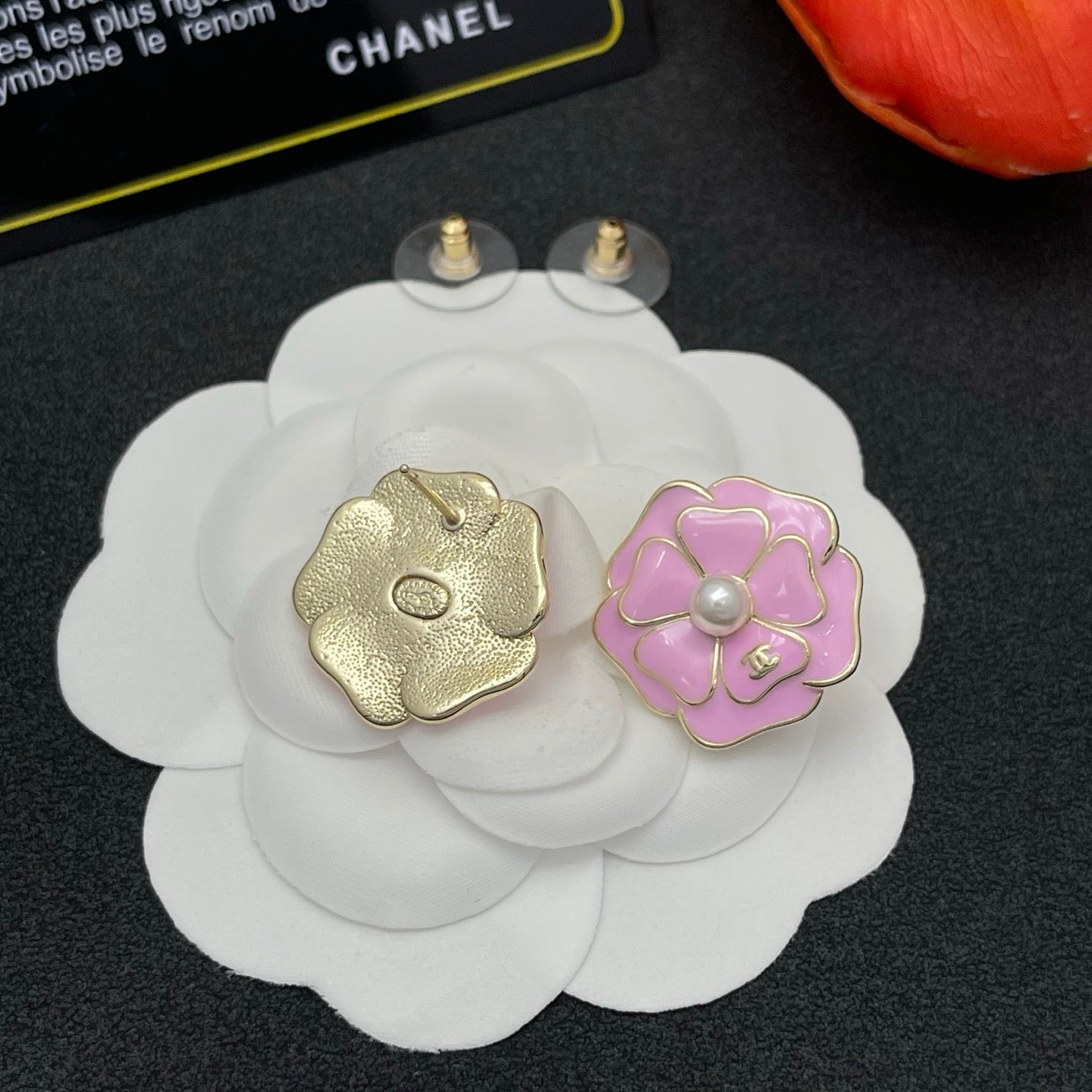 🔥HEISS🔥26SS NEUE Ohrstecker mit schwarzen Blumen