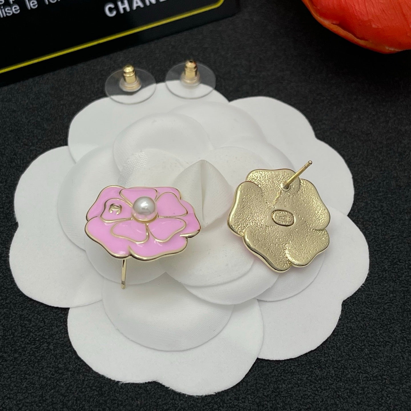🔥HEISS🔥26SS NEUE Ohrstecker mit schwarzen Blumen