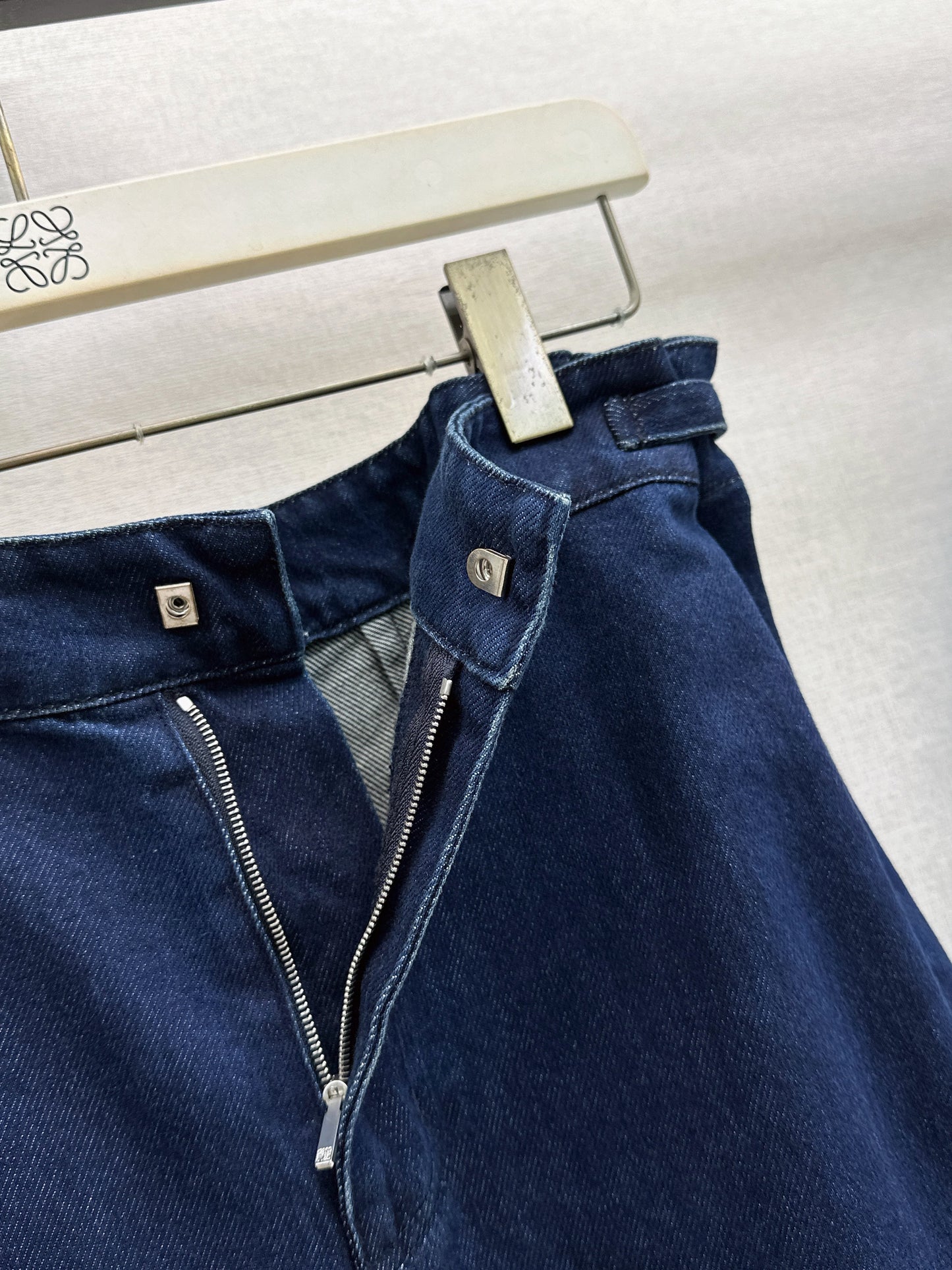26SS NEUE Jeanshose