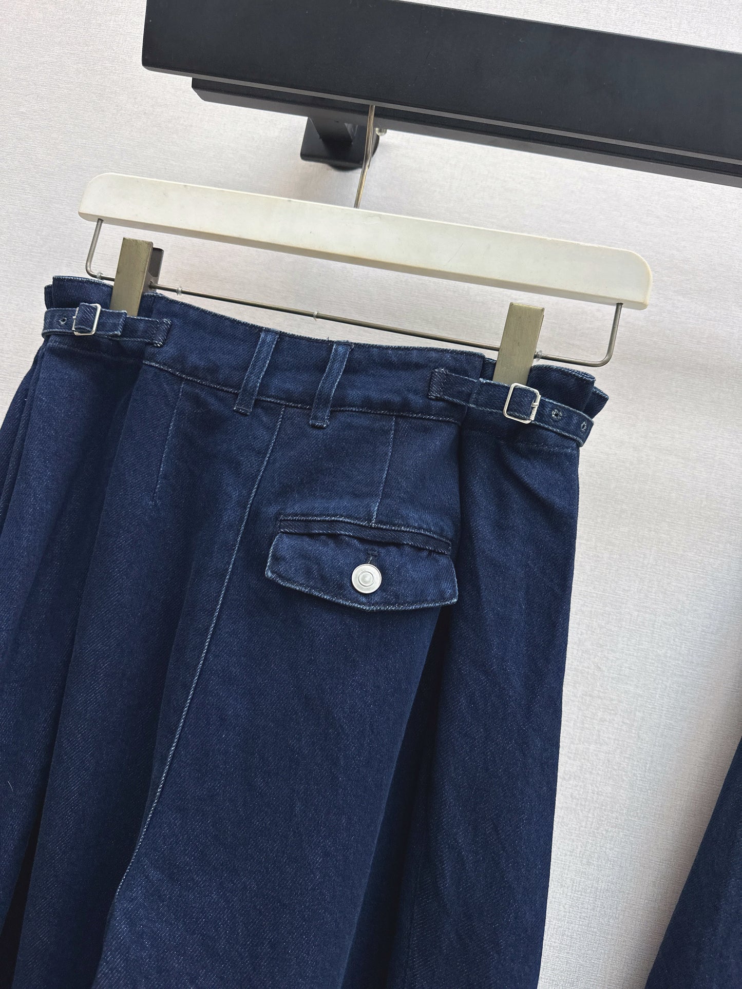 26SS NEUE Jeanshose