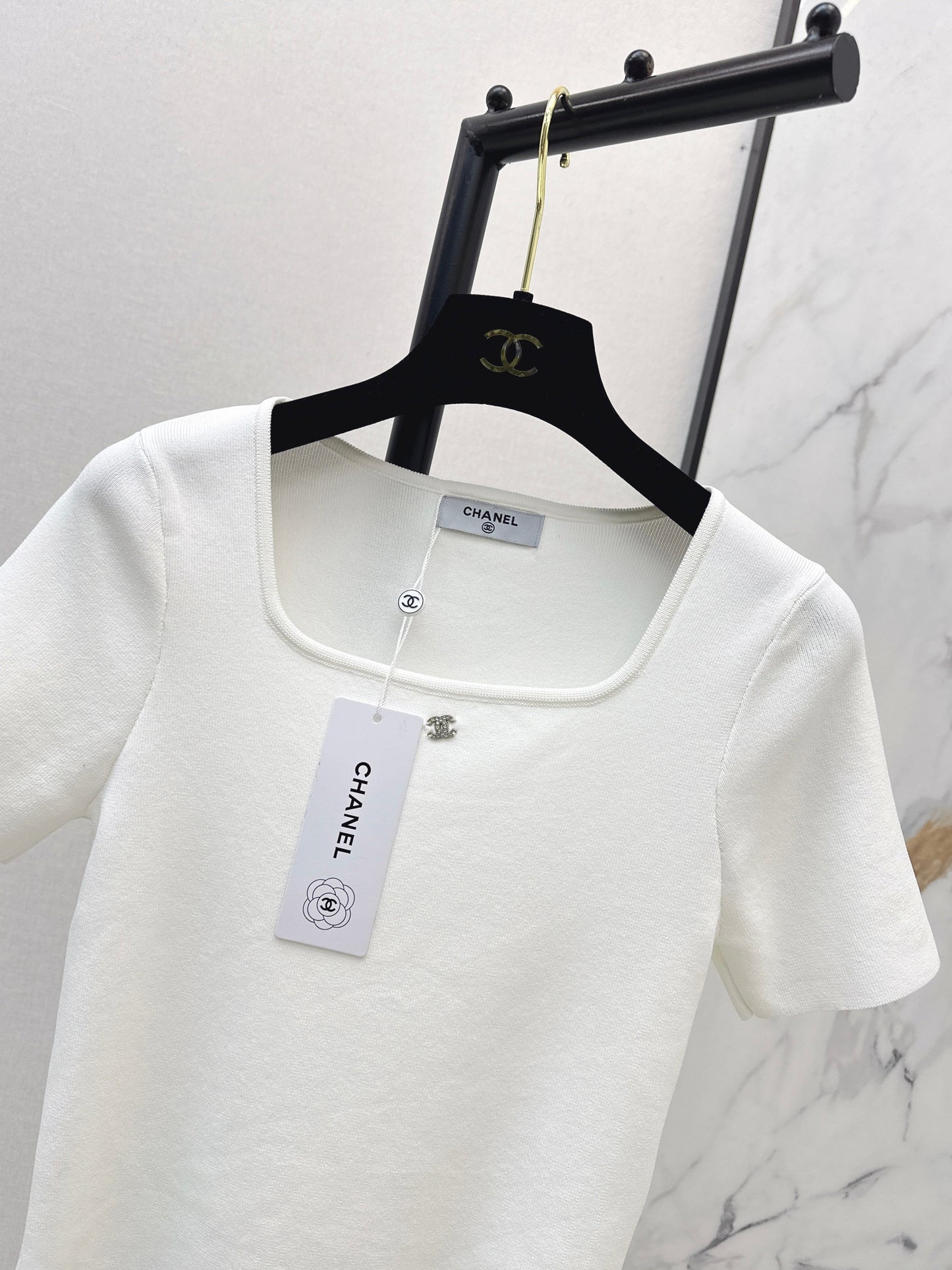 26SS NEUER Strickpullover mit eckigem Ausschnitt