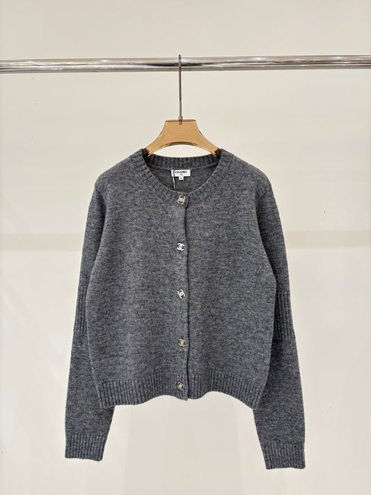 🔥HOT🔥26SS NEW popular round neck metal press button casual knitted cardigan