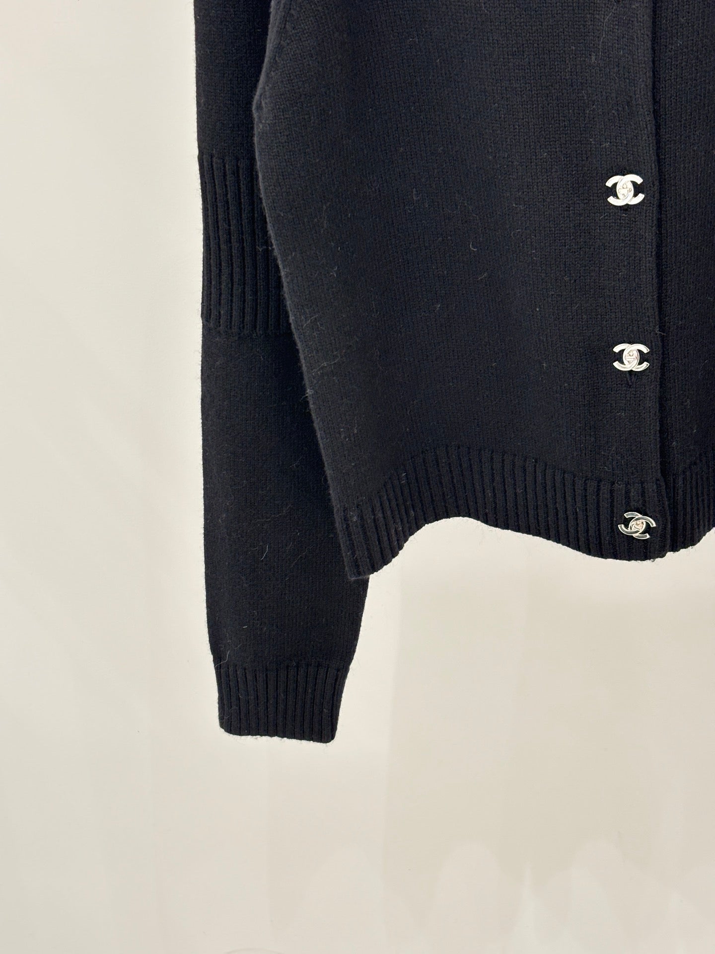 🔥HOT🔥26SS NEW popular round neck metal press button casual knitted cardigan