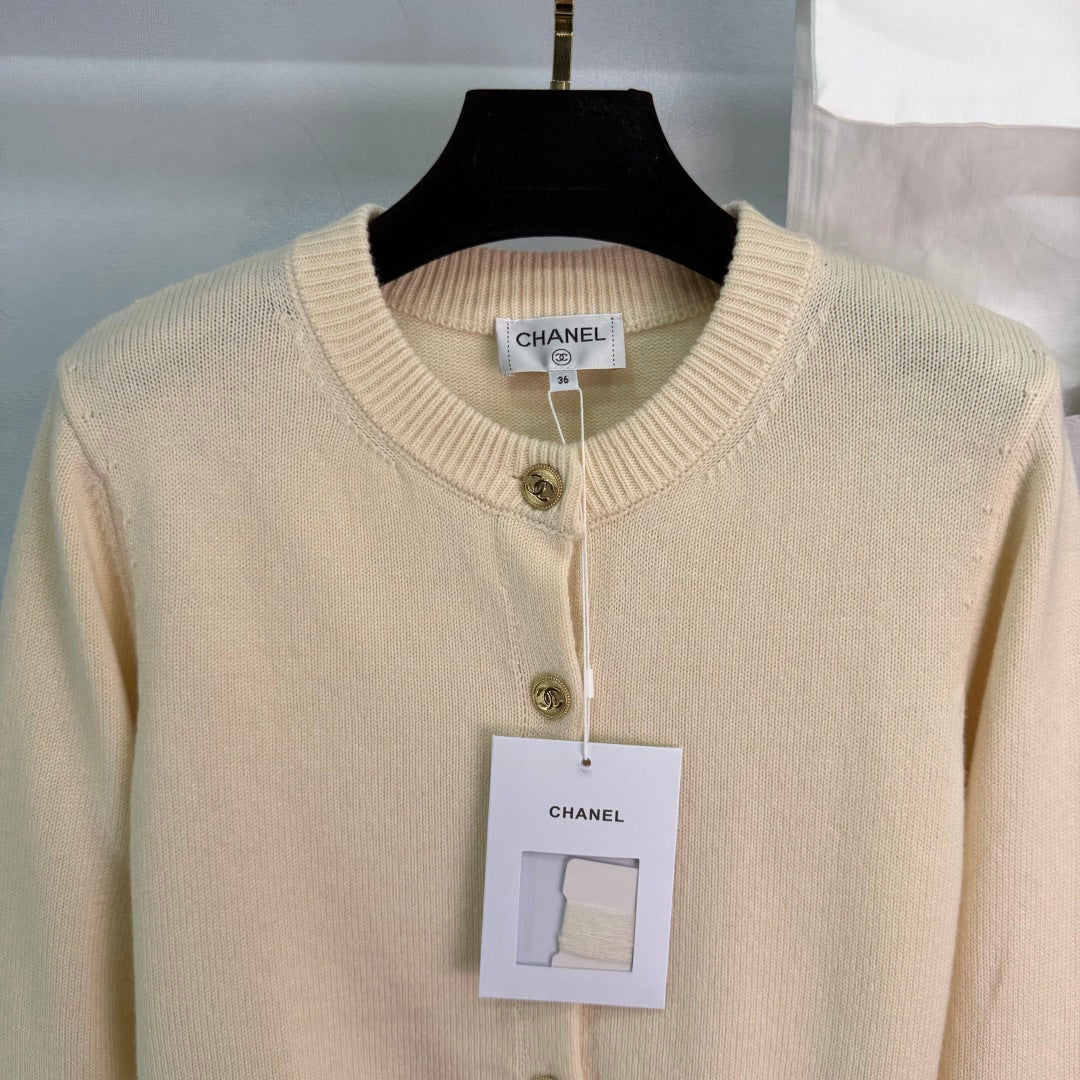 🔥HOT🔥26SS NEW Beige round neck metal button knitted cardigan