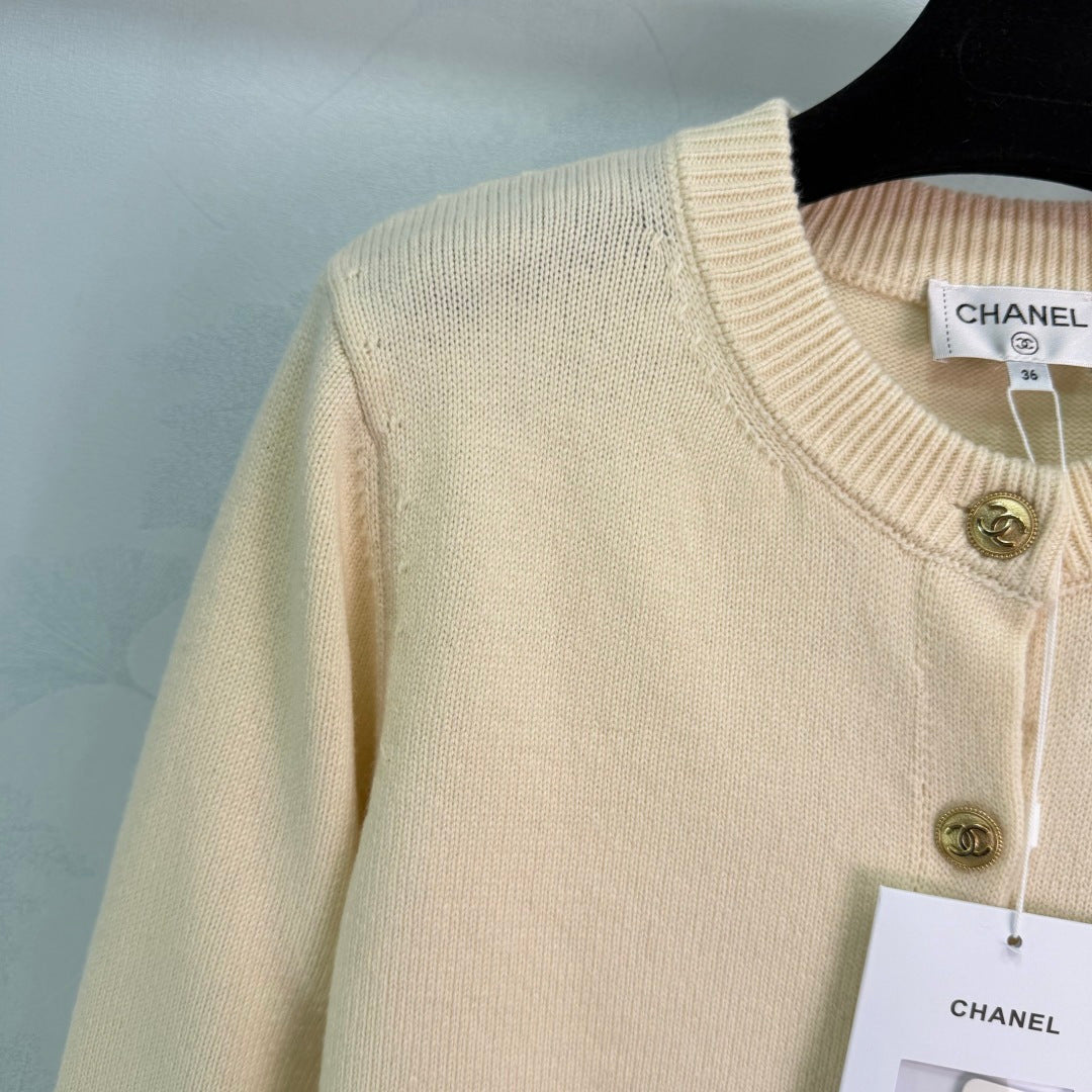 🔥HOT🔥26SS NEW Beige round neck metal button knitted cardigan