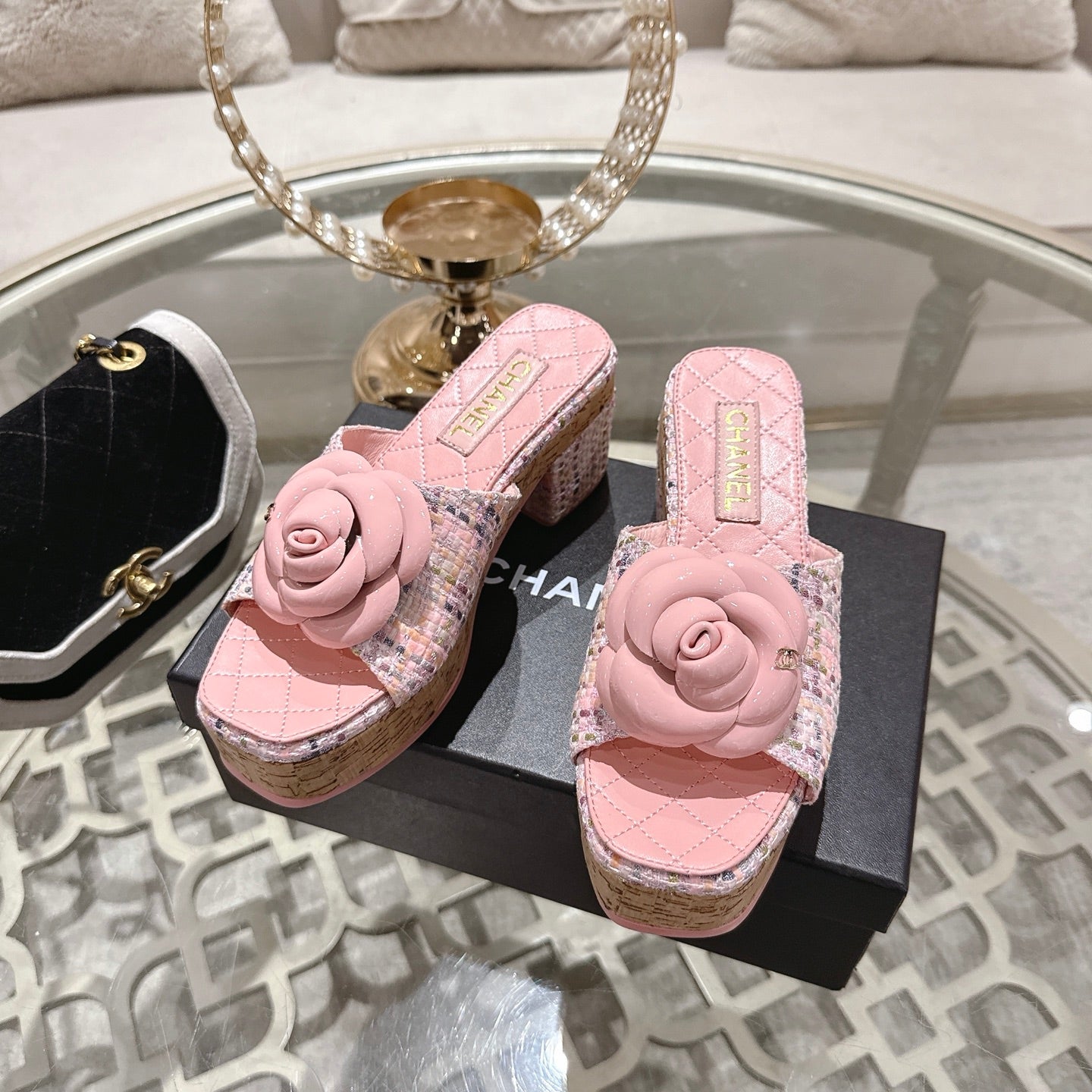 26SS NEUE Plateau-Pantoletten mit Kamelie