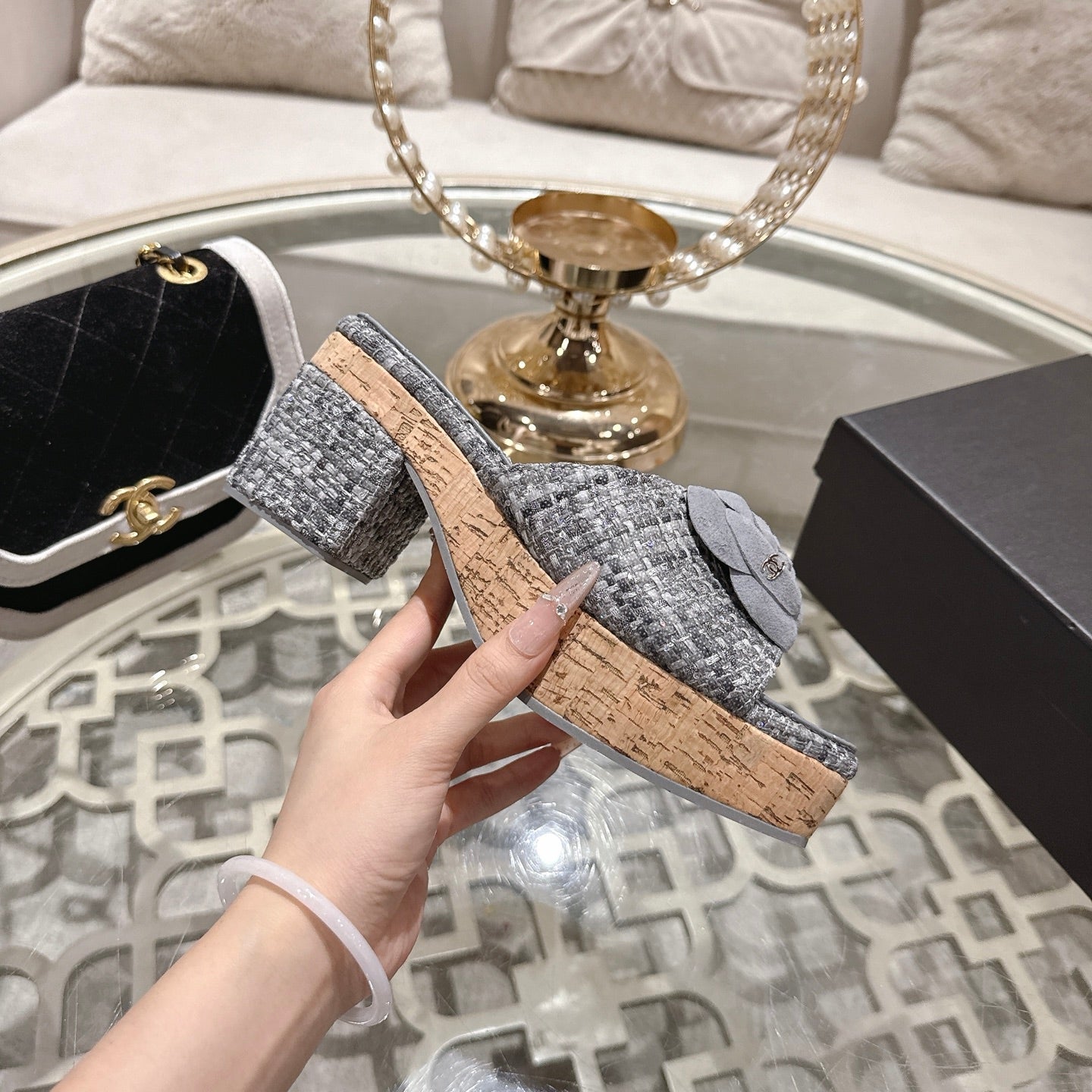 26SS NEUE Plateau-Pantoletten mit Kamelie