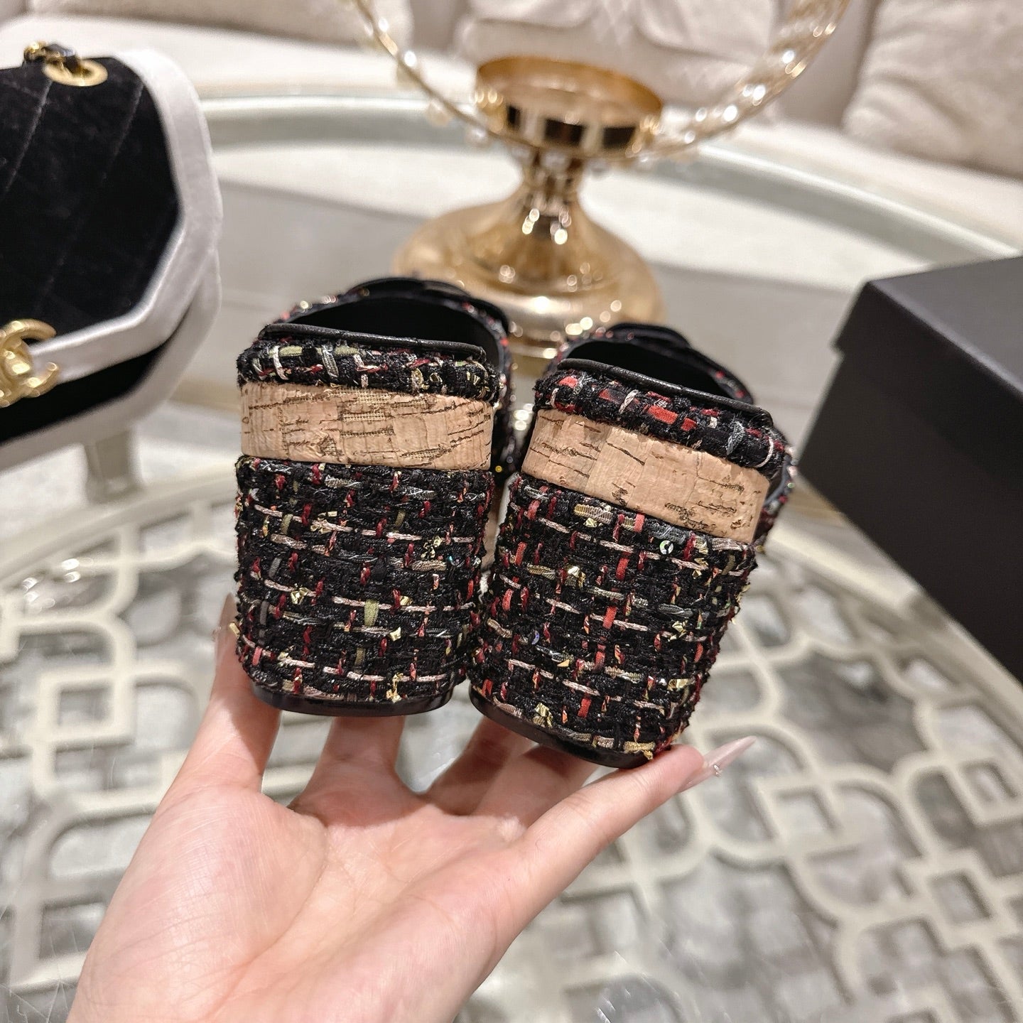 26SS NEUE Plateau-Pantoletten mit Kamelie