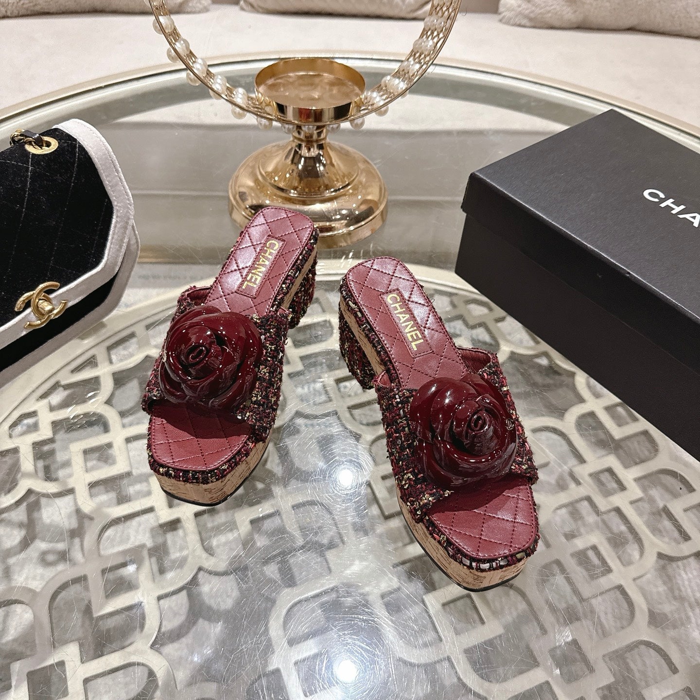 26SS NEUE Plateau-Pantoletten mit Kamelie