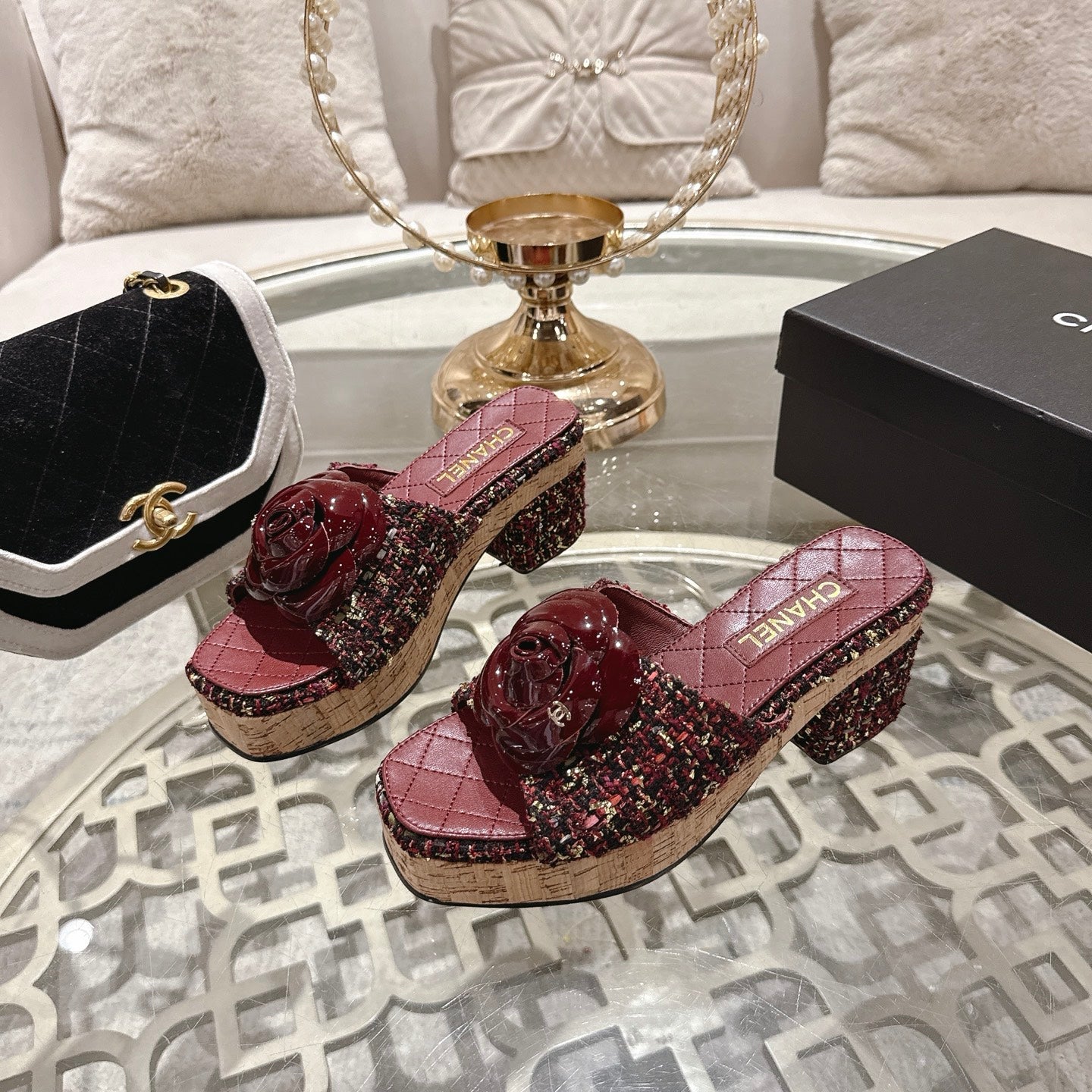 26SS NEUE Plateau-Pantoletten mit Kamelie
