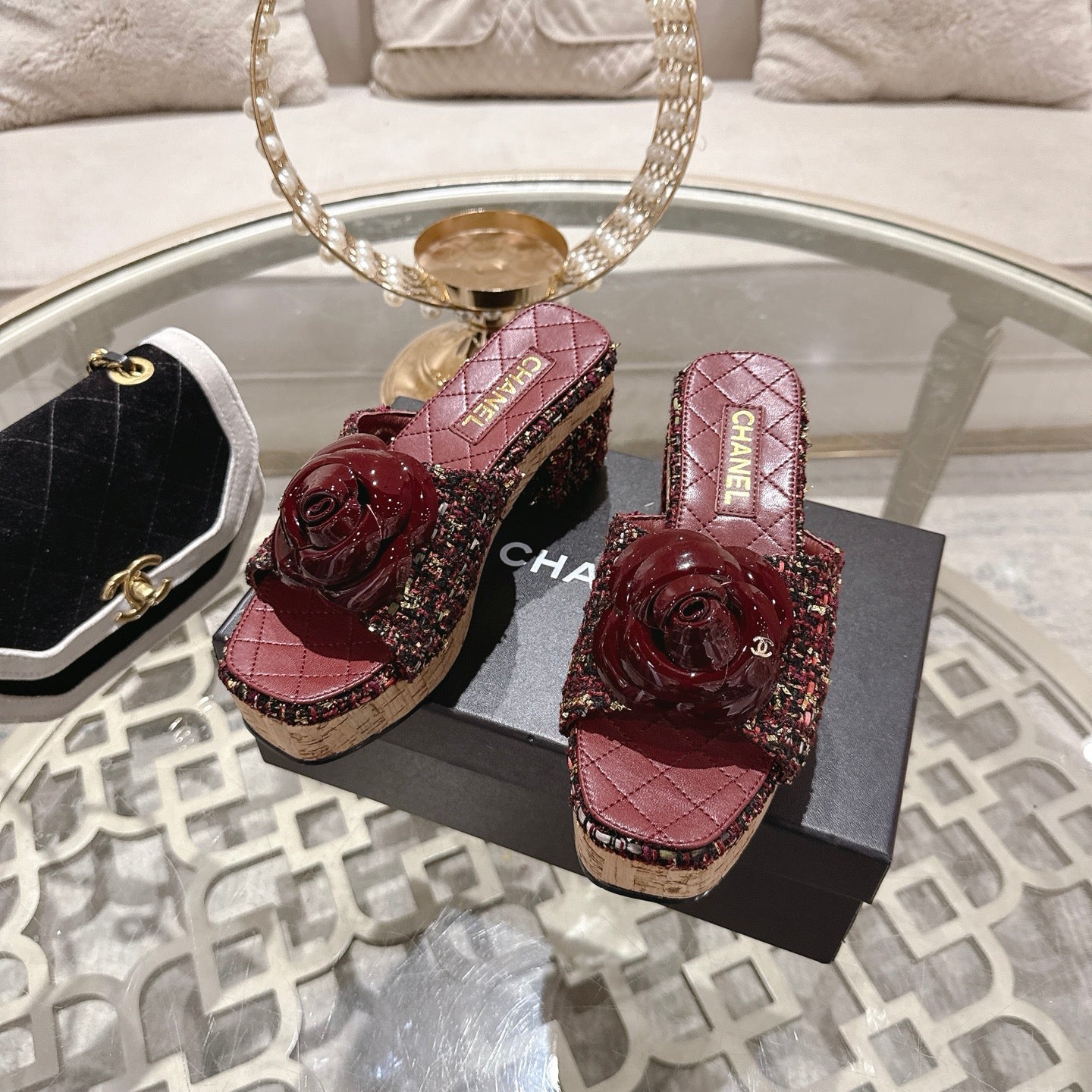 26SS NEUE Plateau-Pantoletten mit Kamelie