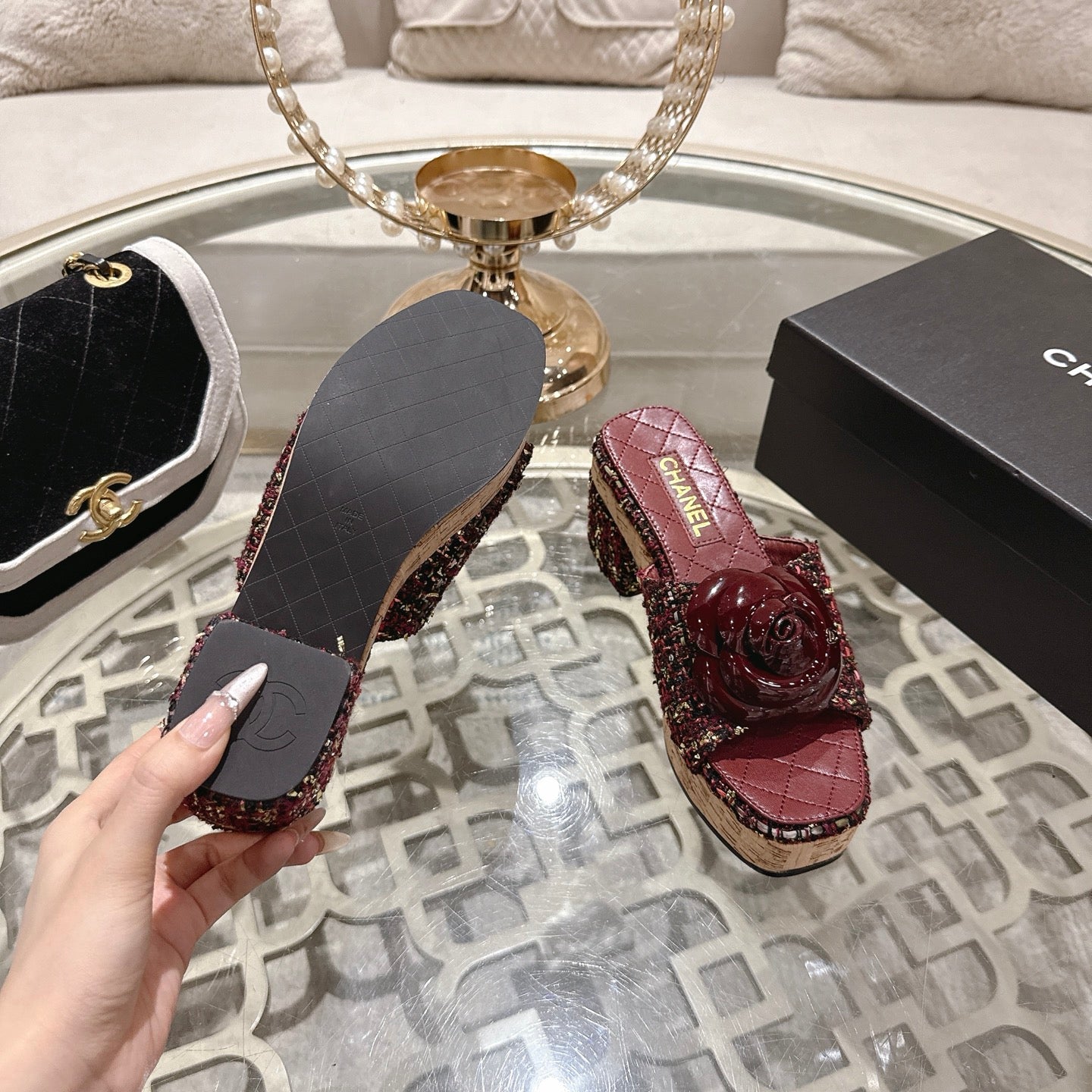 26SS NEUE Plateau-Pantoletten mit Kamelie
