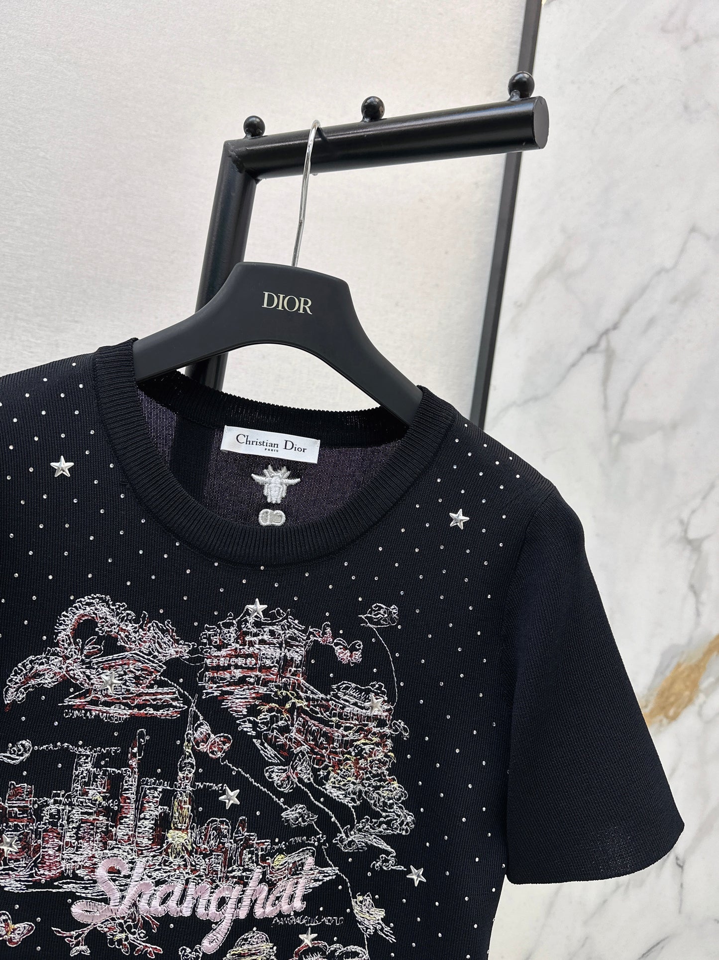 26SS NEUER Kurzarmpullover mit schwerer Stickerei