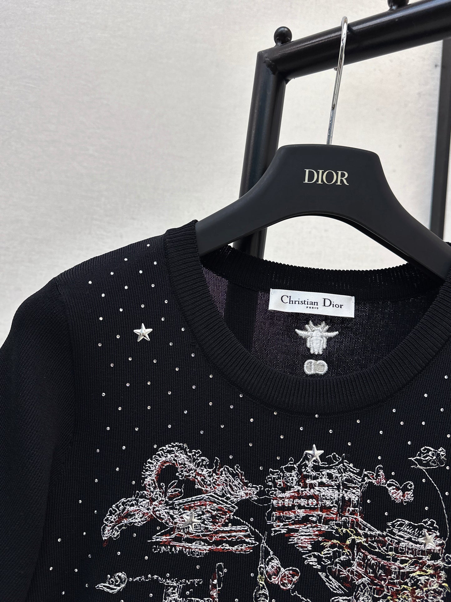 26SS NEUER Kurzarmpullover mit schwerer Stickerei