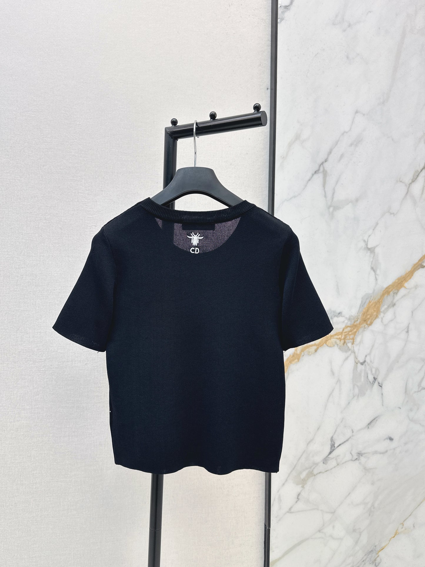 26SS NEUER Kurzarmpullover mit schwerer Stickerei