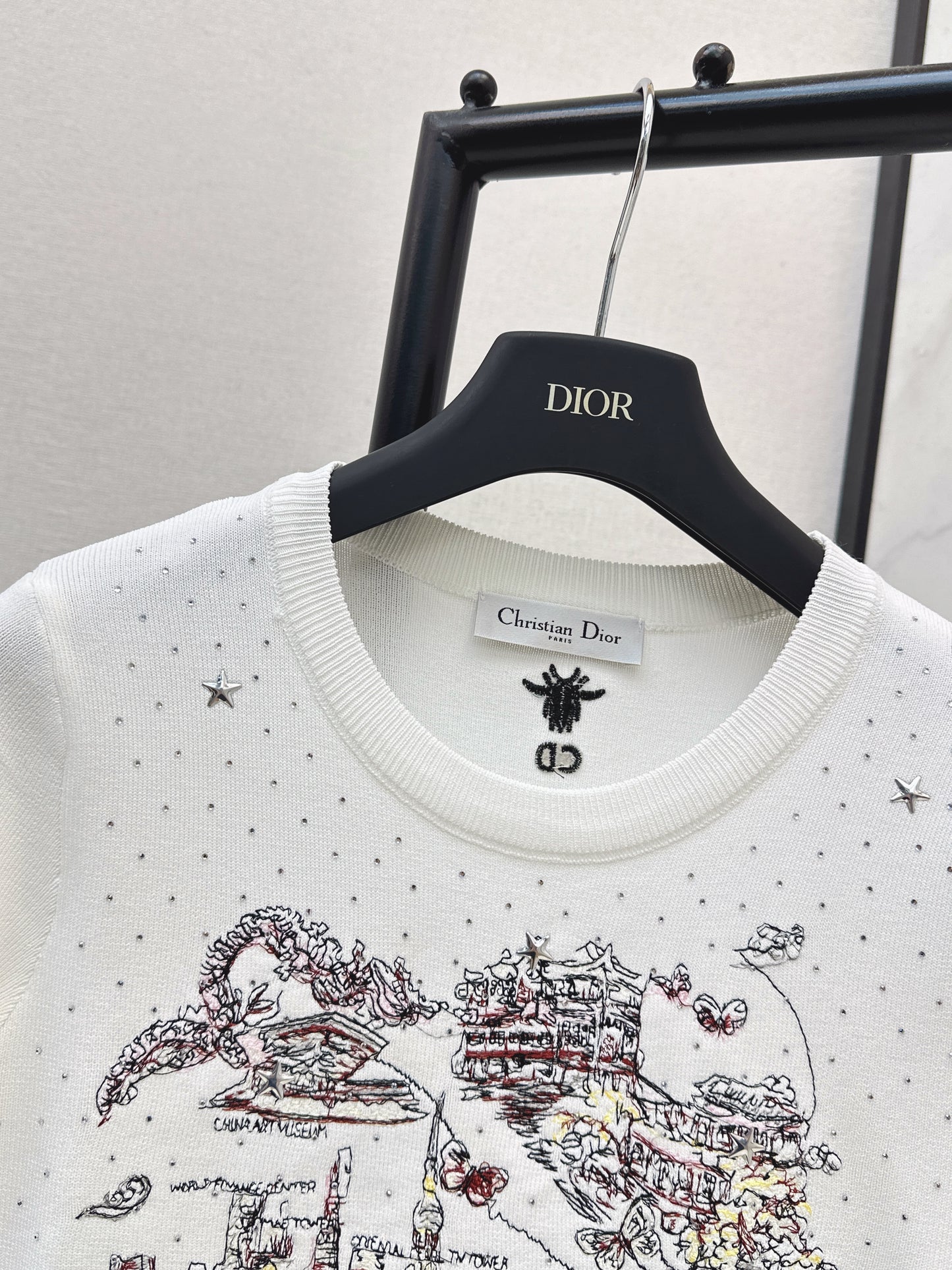 26SS NEUER Kurzarmpullover mit schwerer Stickerei