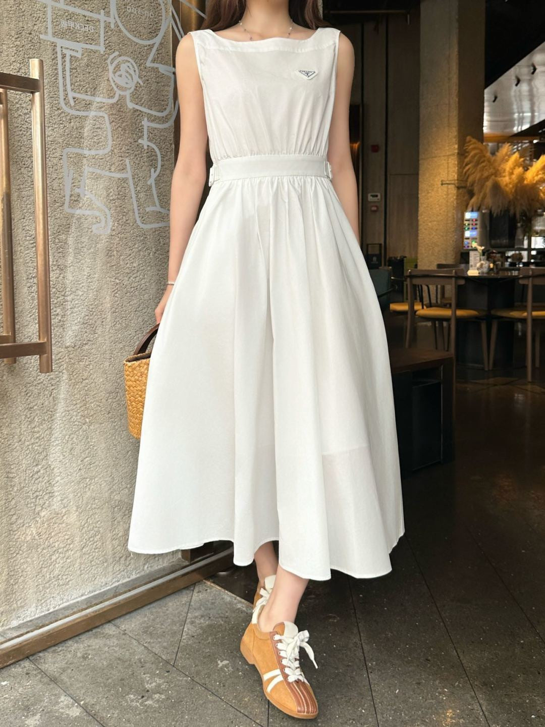 26SS NEW Triangular logo embellished long sleeveless dress