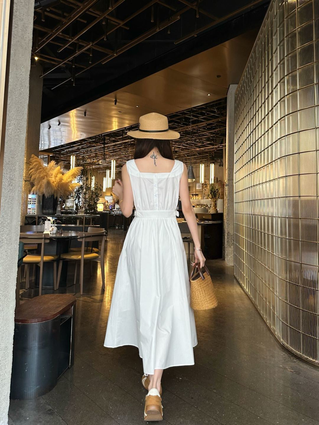 26SS NEW Triangular logo embellished long sleeveless dress