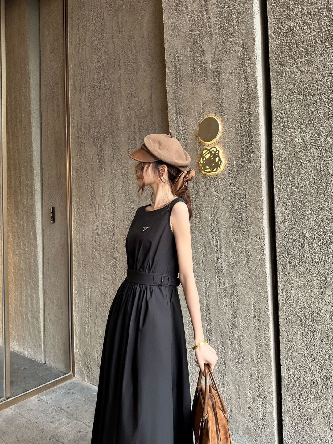 26SS NEW Triangular logo embellished long sleeveless dress
