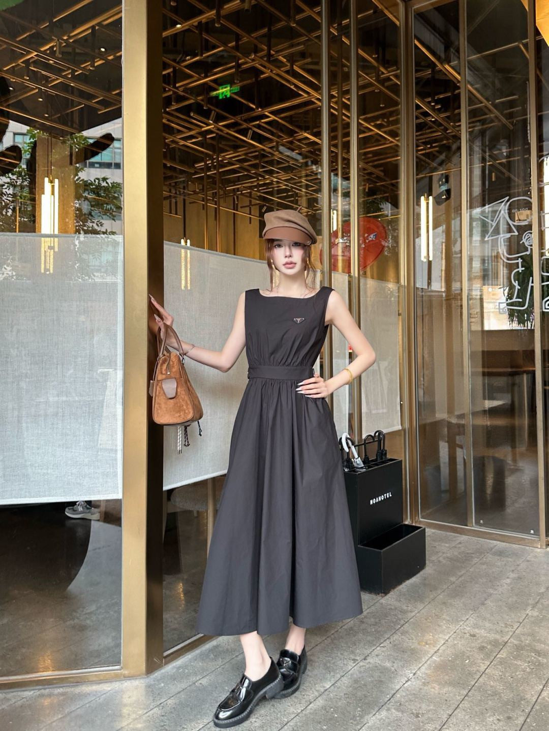 26SS NEW Triangular logo embellished long sleeveless dress