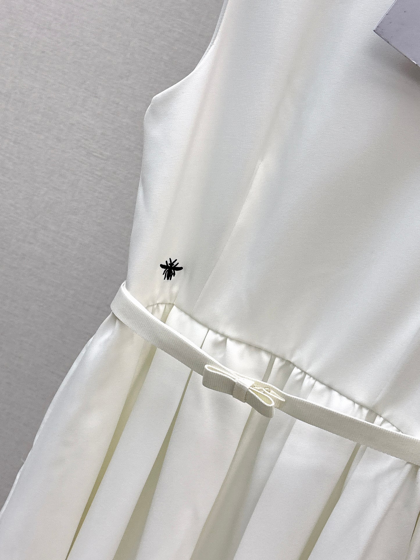 26SS NEW Bow-embellished long sleeveless dress