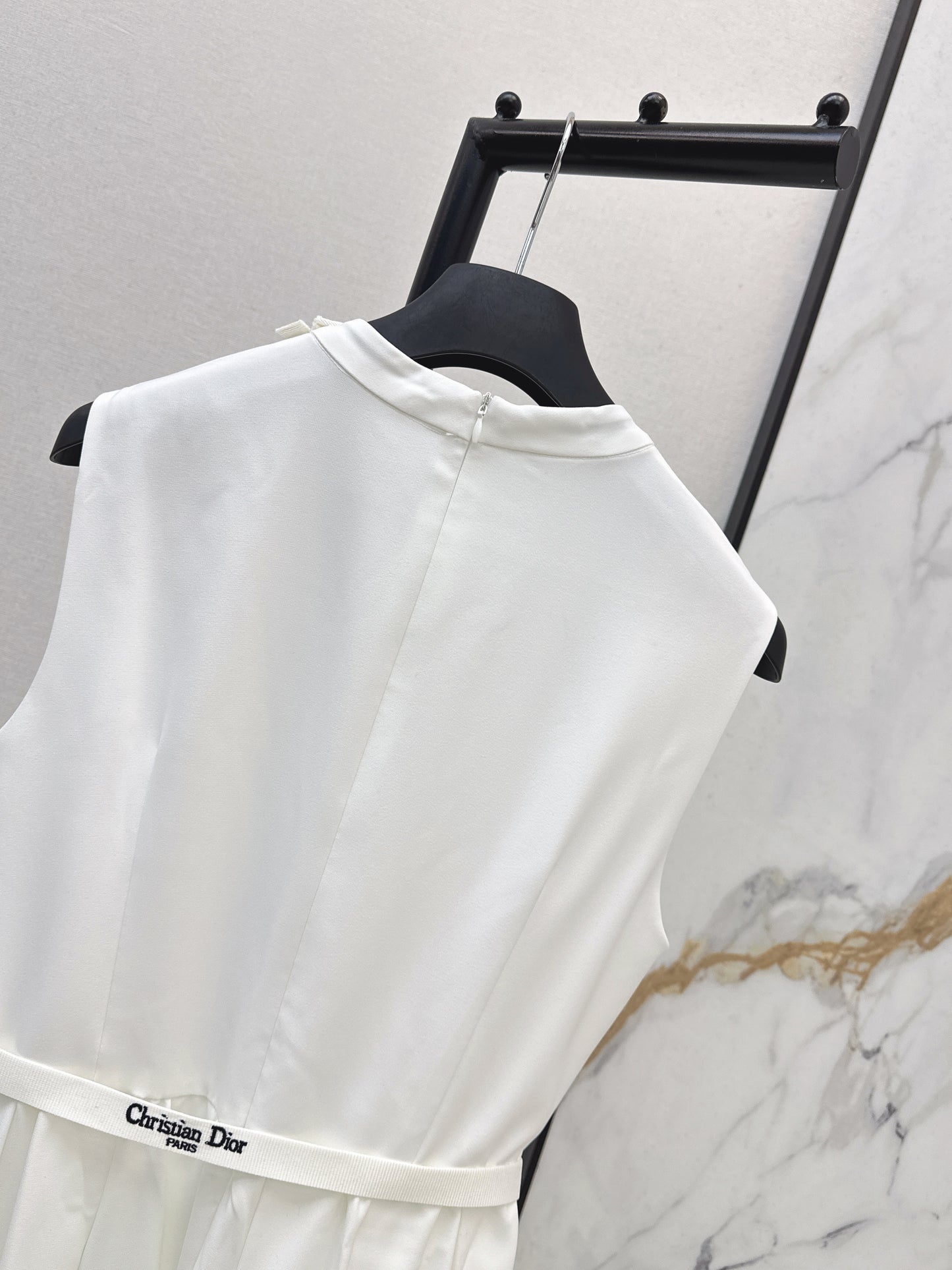 26SS NEW Bow-embellished long sleeveless dress