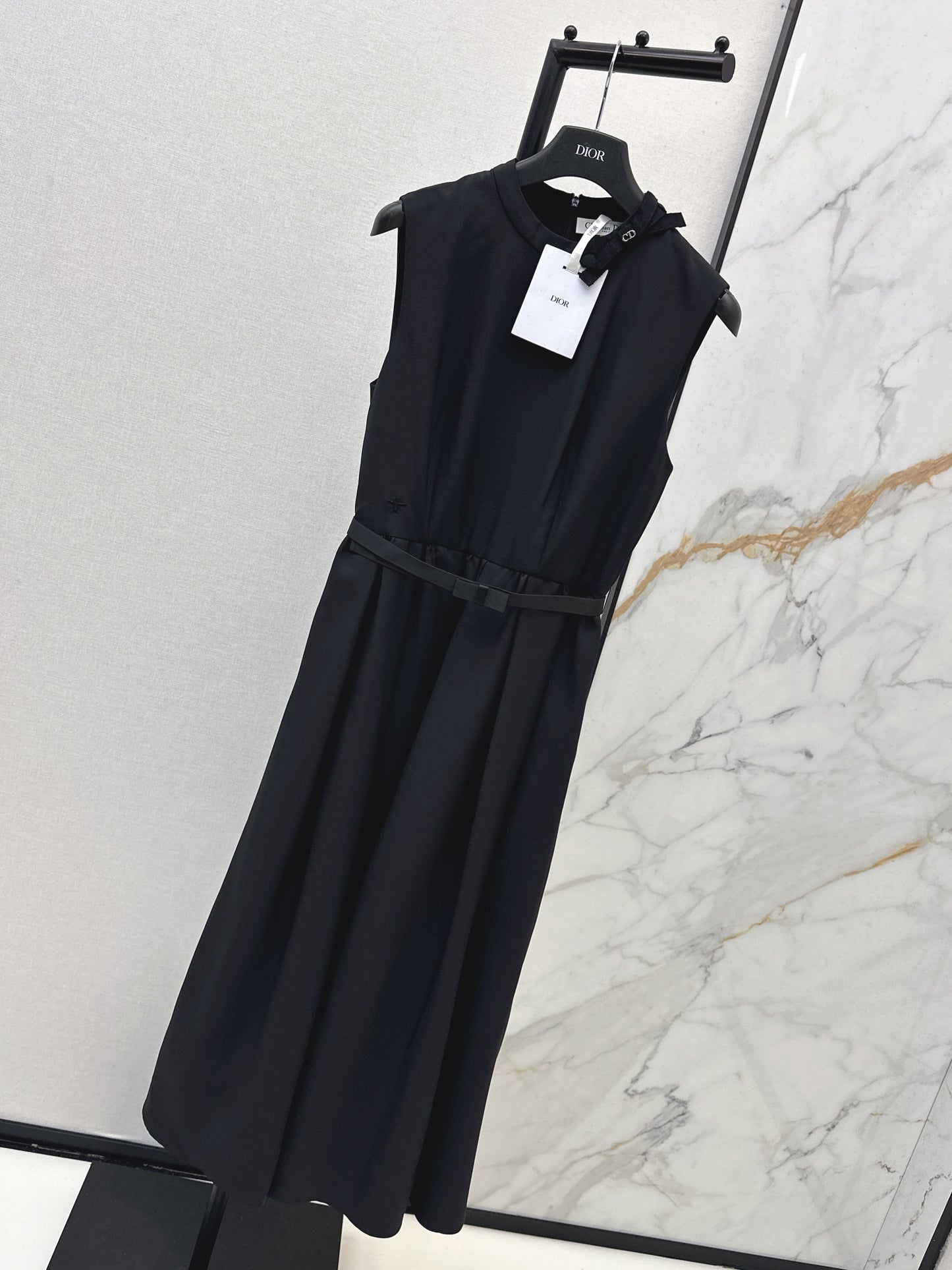 26SS NEW Bow-embellished long sleeveless dress