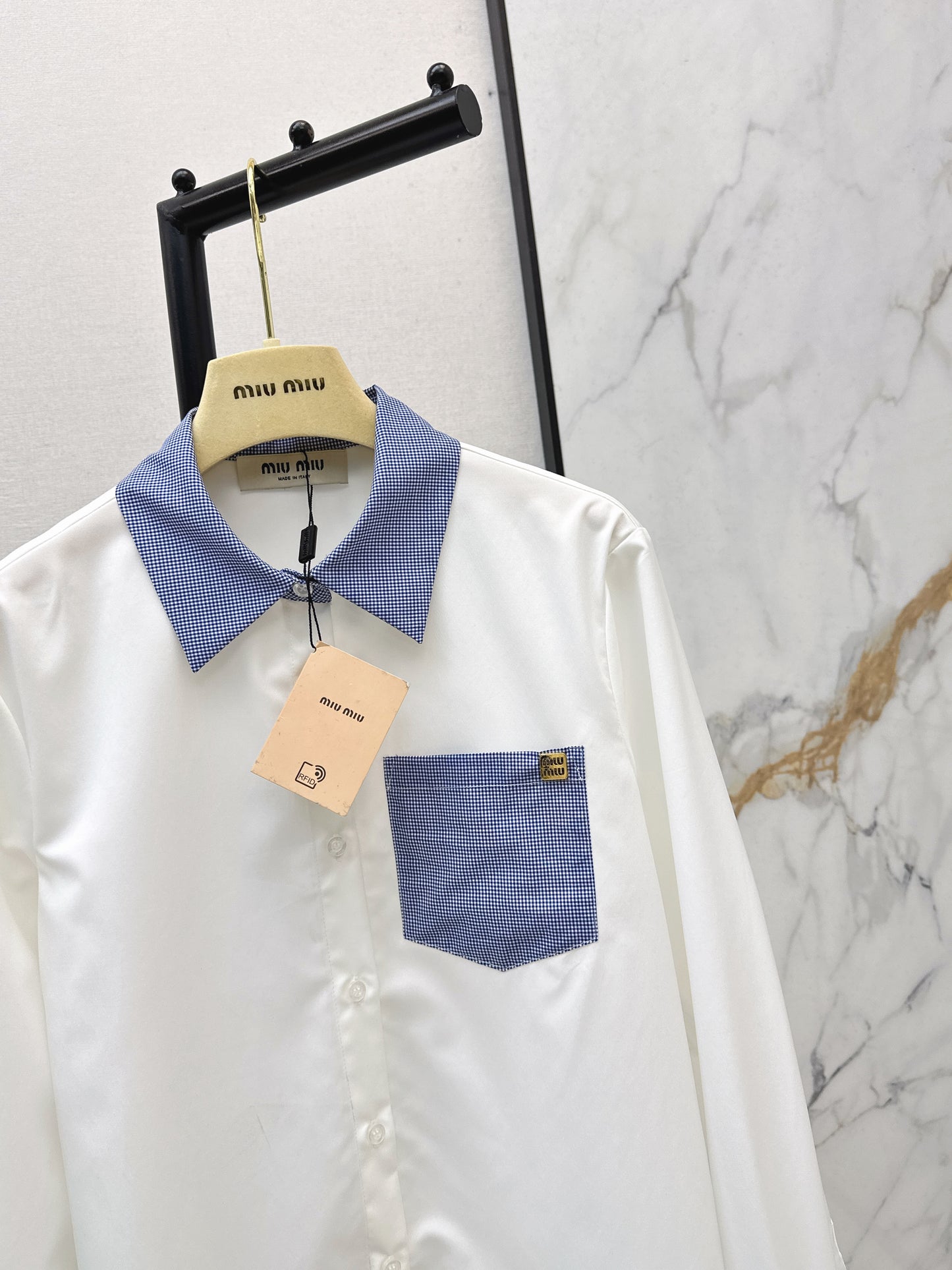 26SS NEUES farblich abgesetztes, verziertes Hemd