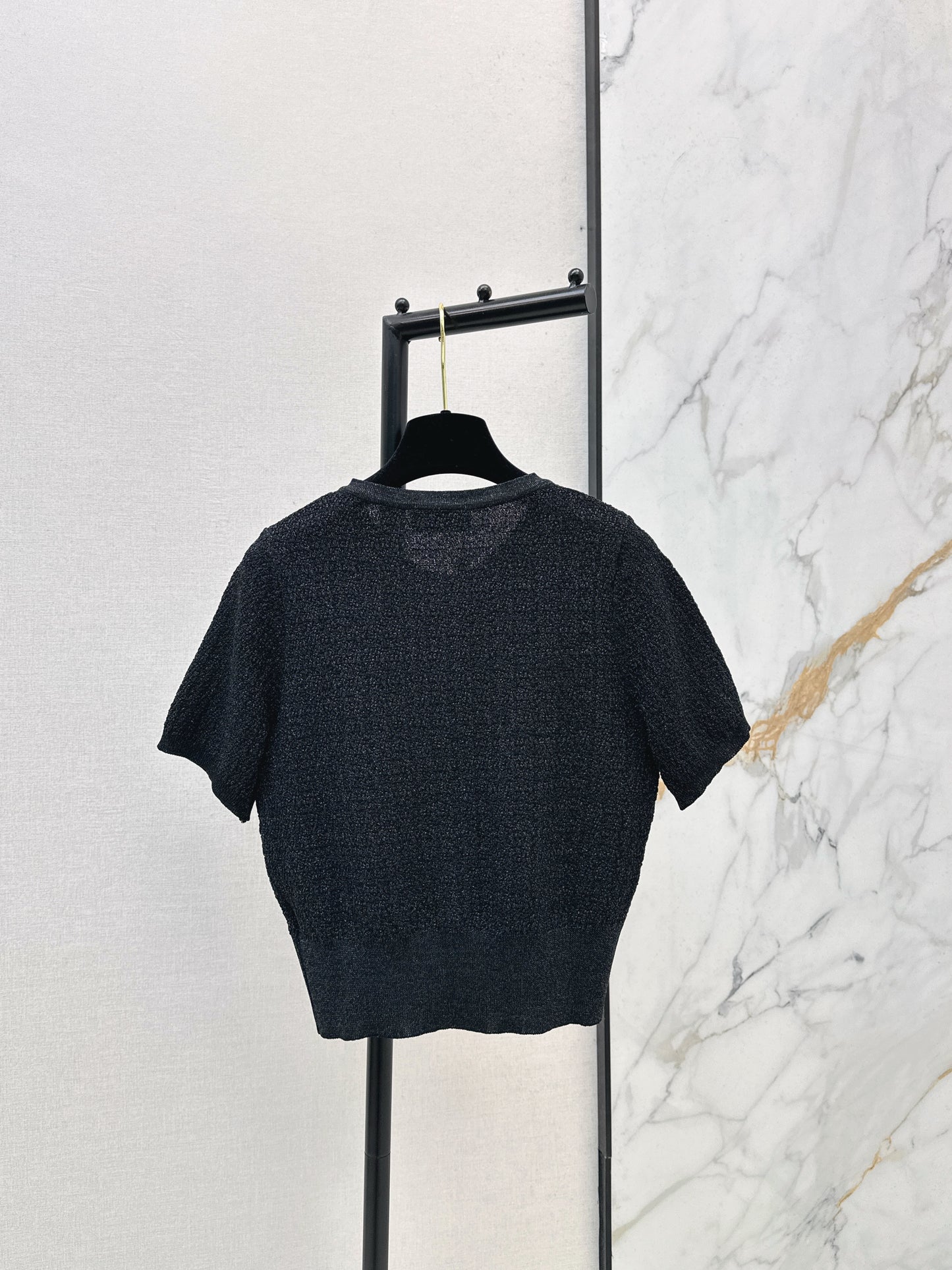 26SS NEU Kurzer Pullover mit 5 Broschen