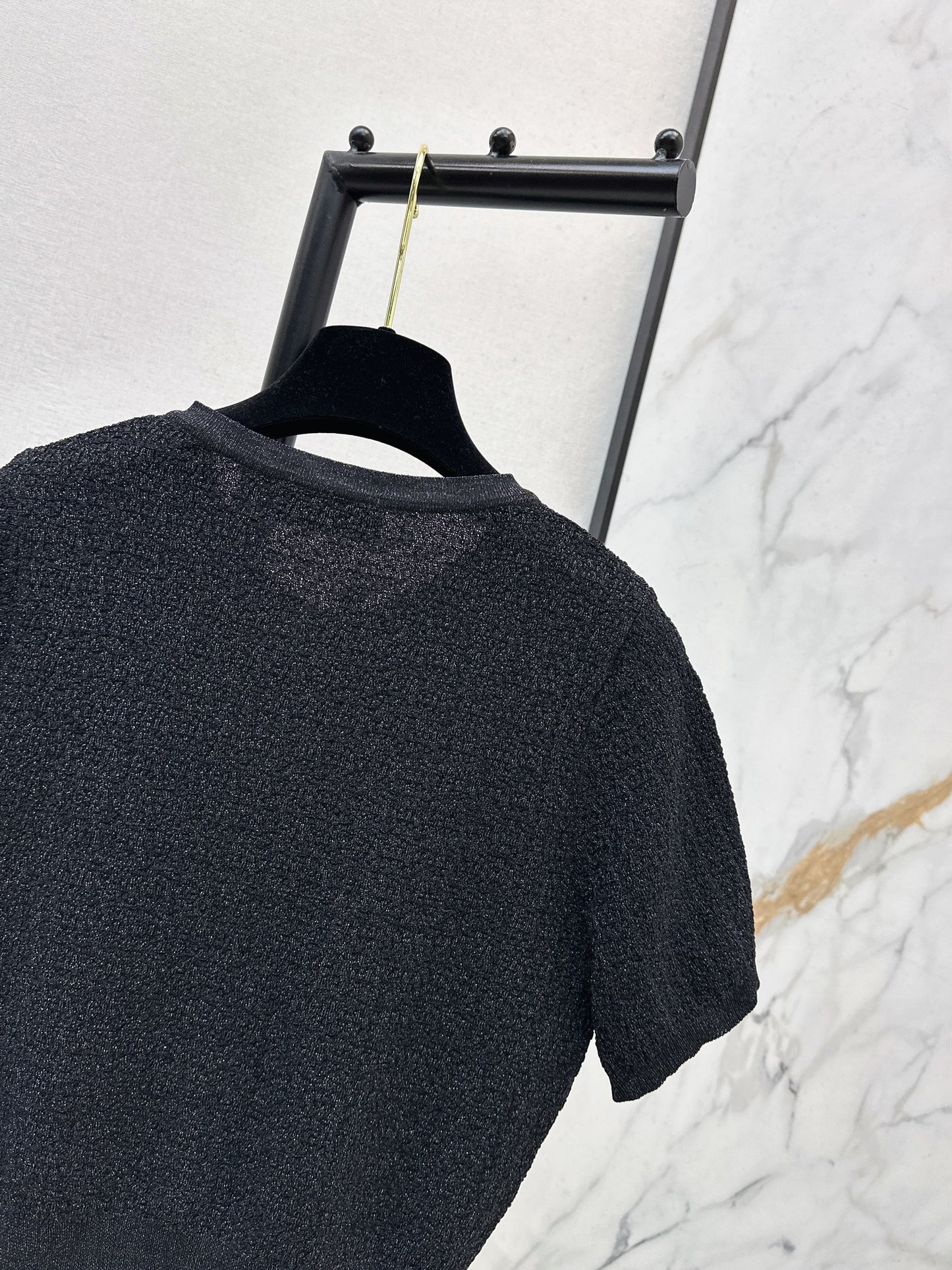 26SS NEU Kurzer Pullover mit 5 Broschen