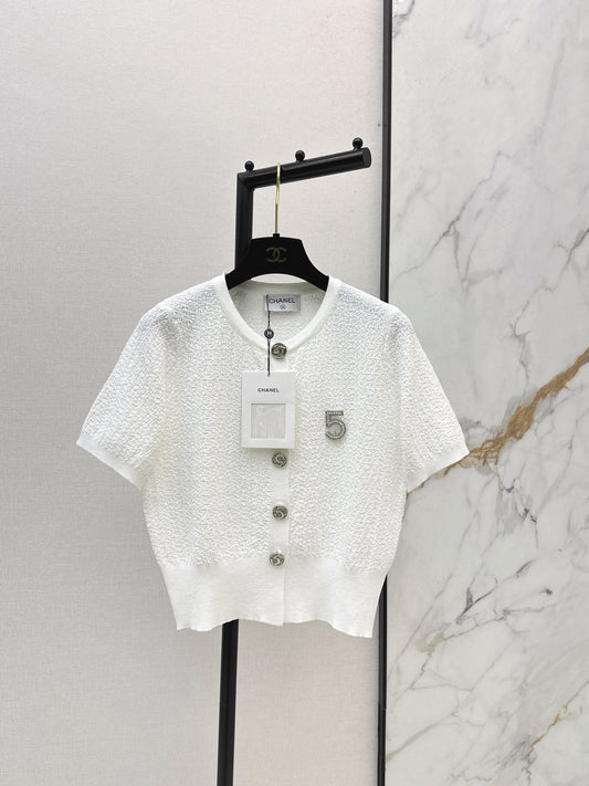 26SS NEW 5 brooch decorated short-sleeved sweater