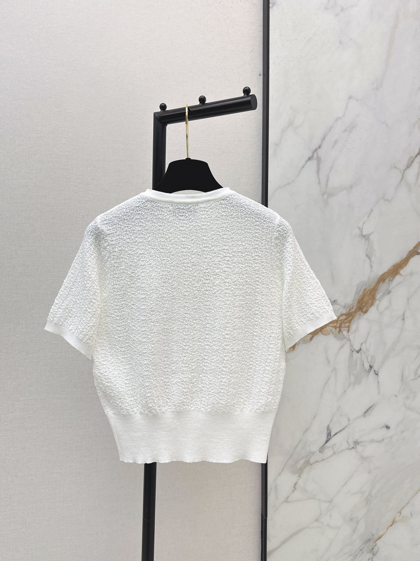 26SS NEU Kurzer Pullover mit 5 Broschen