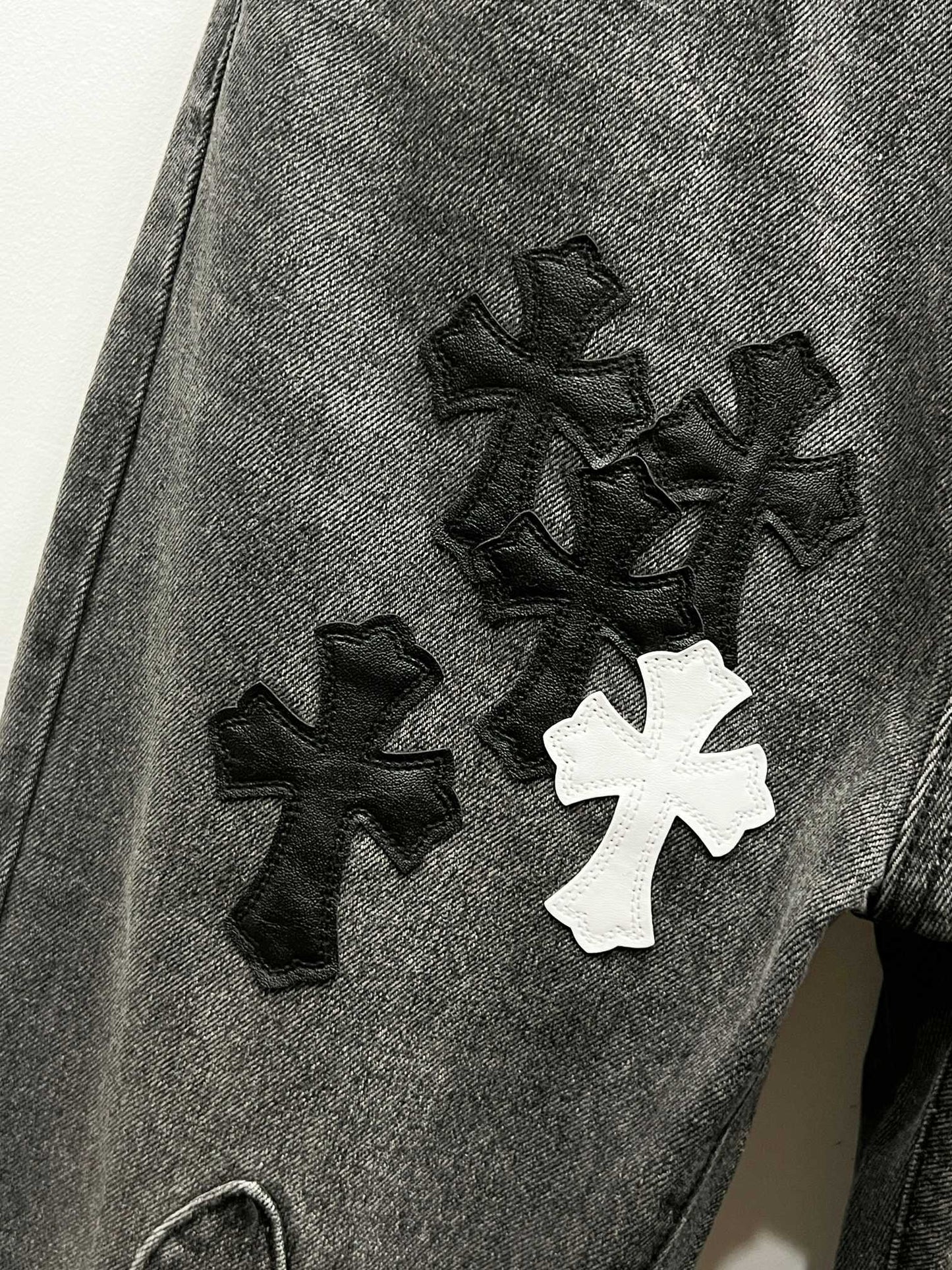 🔥HEISS🔥26SS NEUE VIP-maßgefertigte Double-Knee-Lederflammen-High-Street-Kreuzjeans