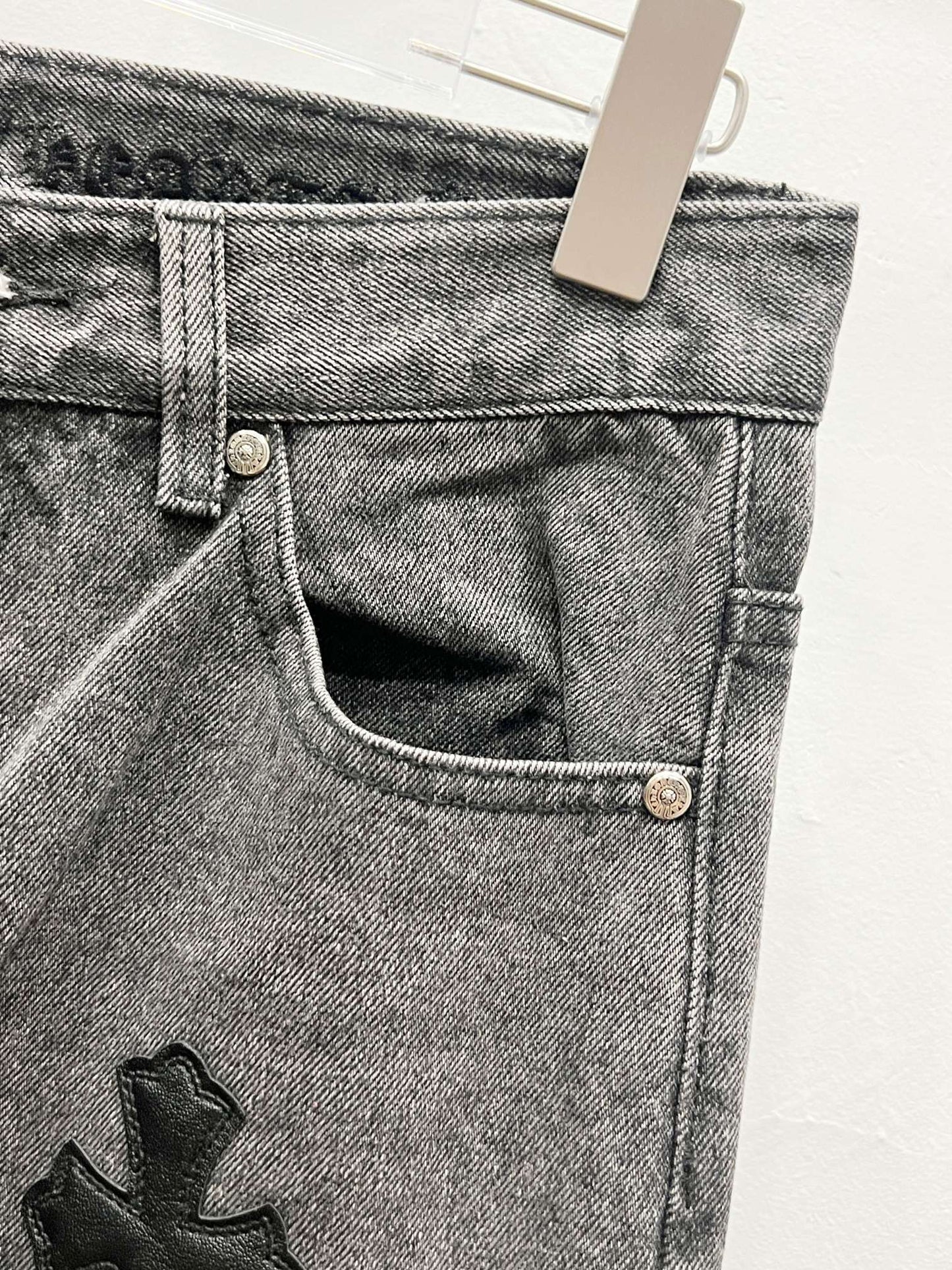 🔥HEISS🔥26SS NEUE VIP-maßgefertigte Double-Knee-Lederflammen-High-Street-Kreuzjeans