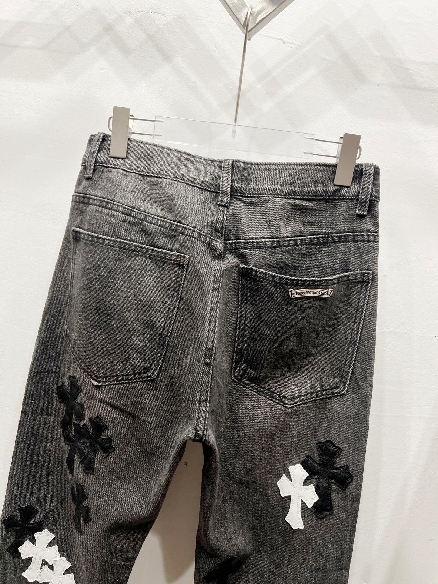 🔥HEISS🔥26SS NEUE VIP-maßgefertigte Double-Knee-Lederflammen-High-Street-Kreuzjeans