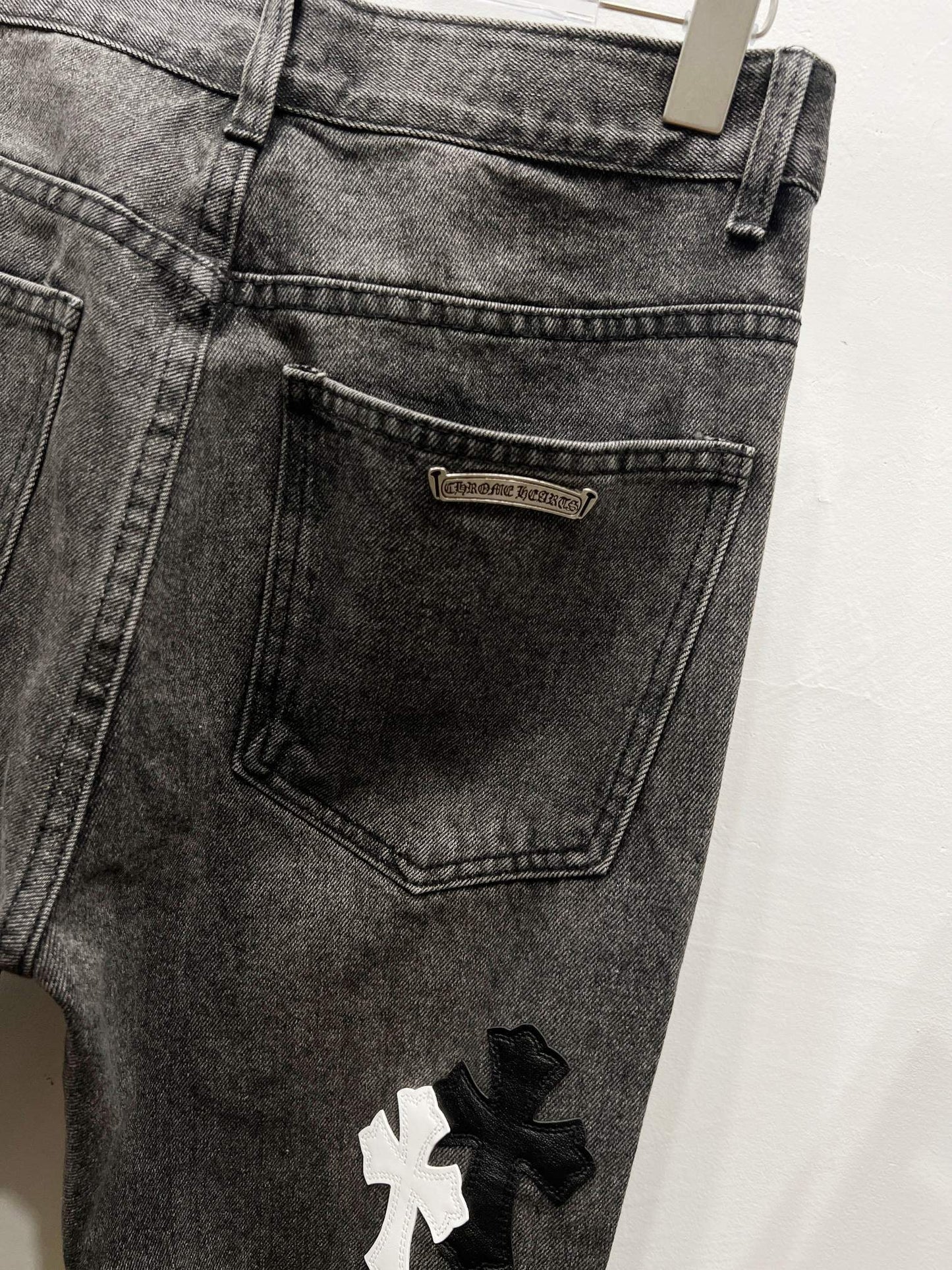 🔥HEISS🔥26SS NEUE VIP-maßgefertigte Double-Knee-Lederflammen-High-Street-Kreuzjeans