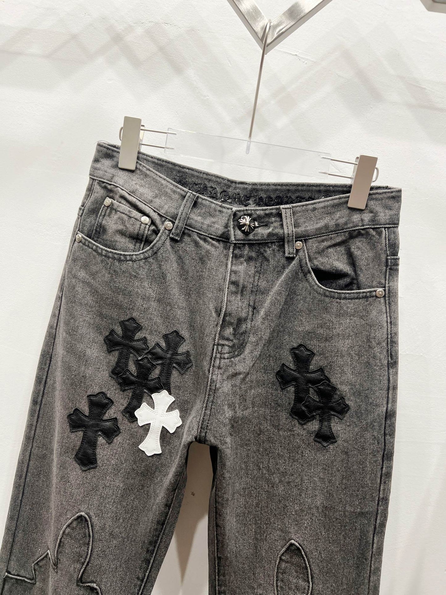 🔥HEISS🔥26SS NEUE VIP-maßgefertigte Double-Knee-Lederflammen-High-Street-Kreuzjeans