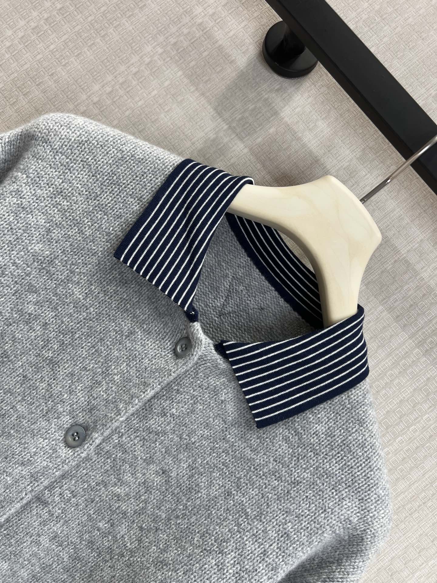 26SS NEUER Gestreifter Patchwork-Strickcardigan