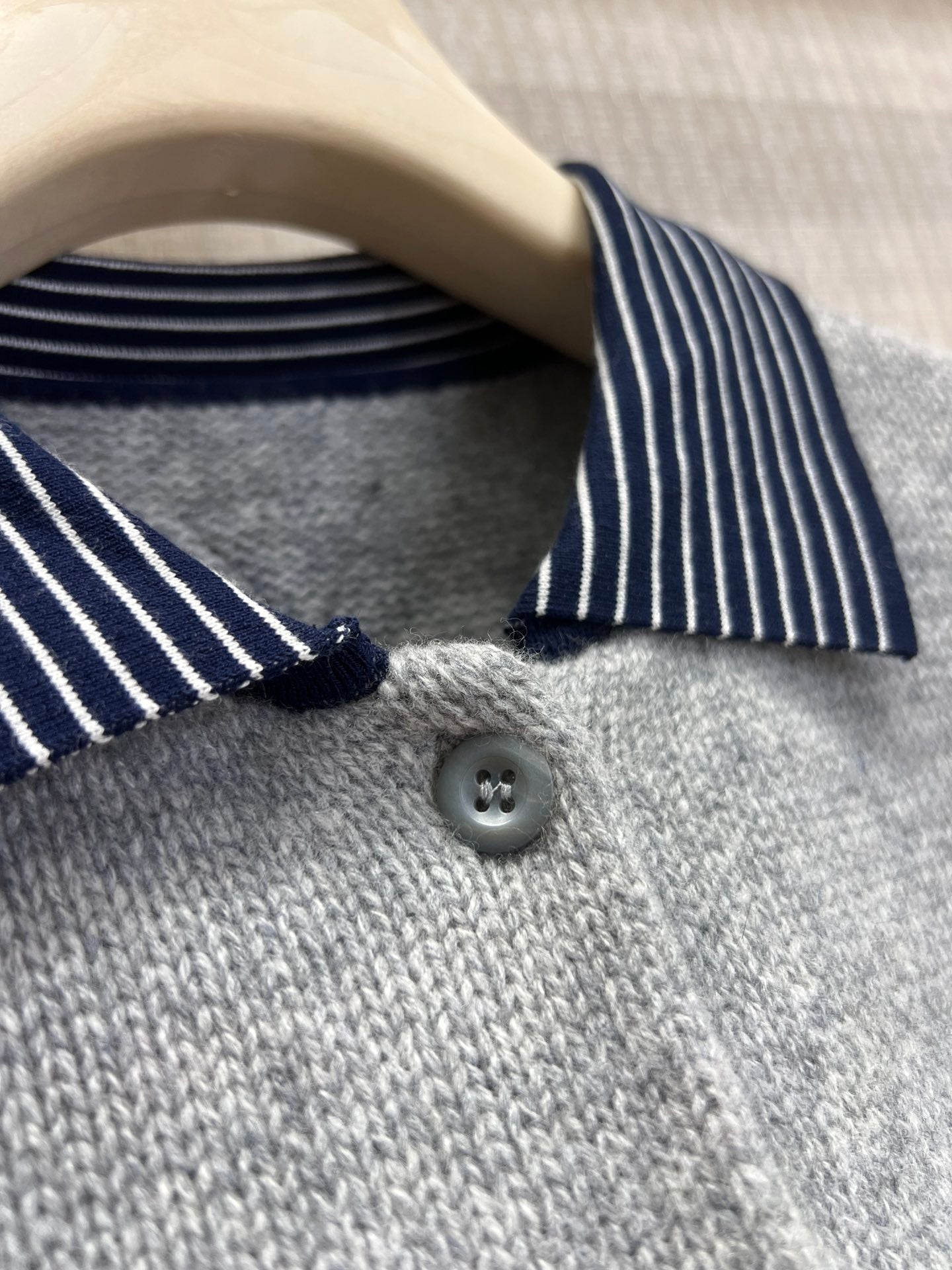 26SS NEUER Gestreifter Patchwork-Strickcardigan
