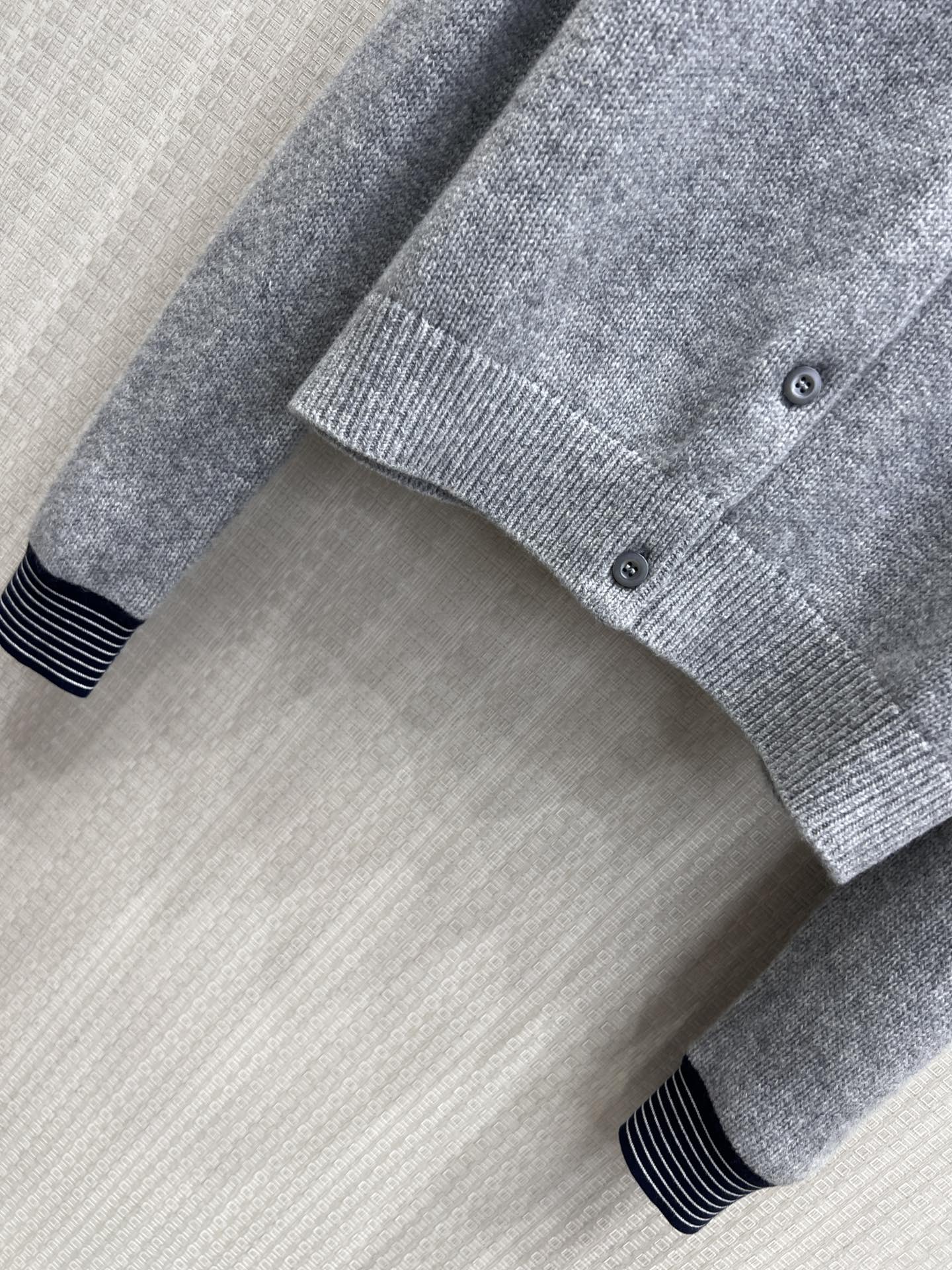 26SS NEUER Gestreifter Patchwork-Strickcardigan