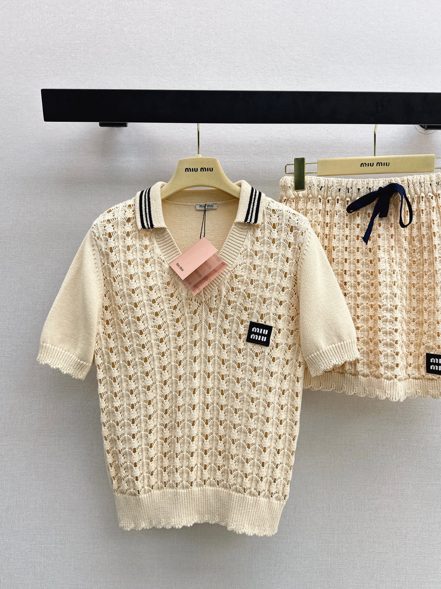 Traje de falda y manga corta antiedad 26SS