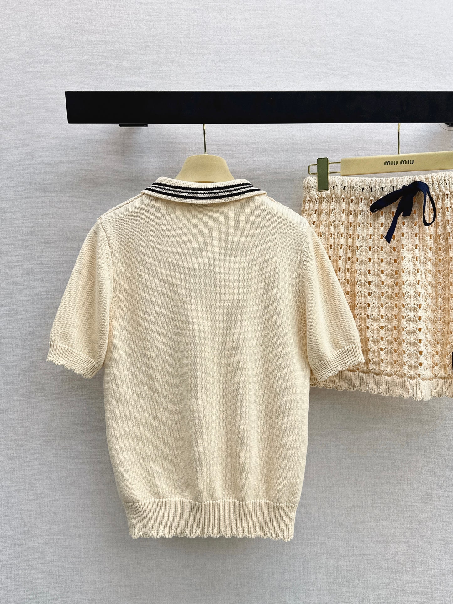 Traje de falda y manga corta antiedad 26SS