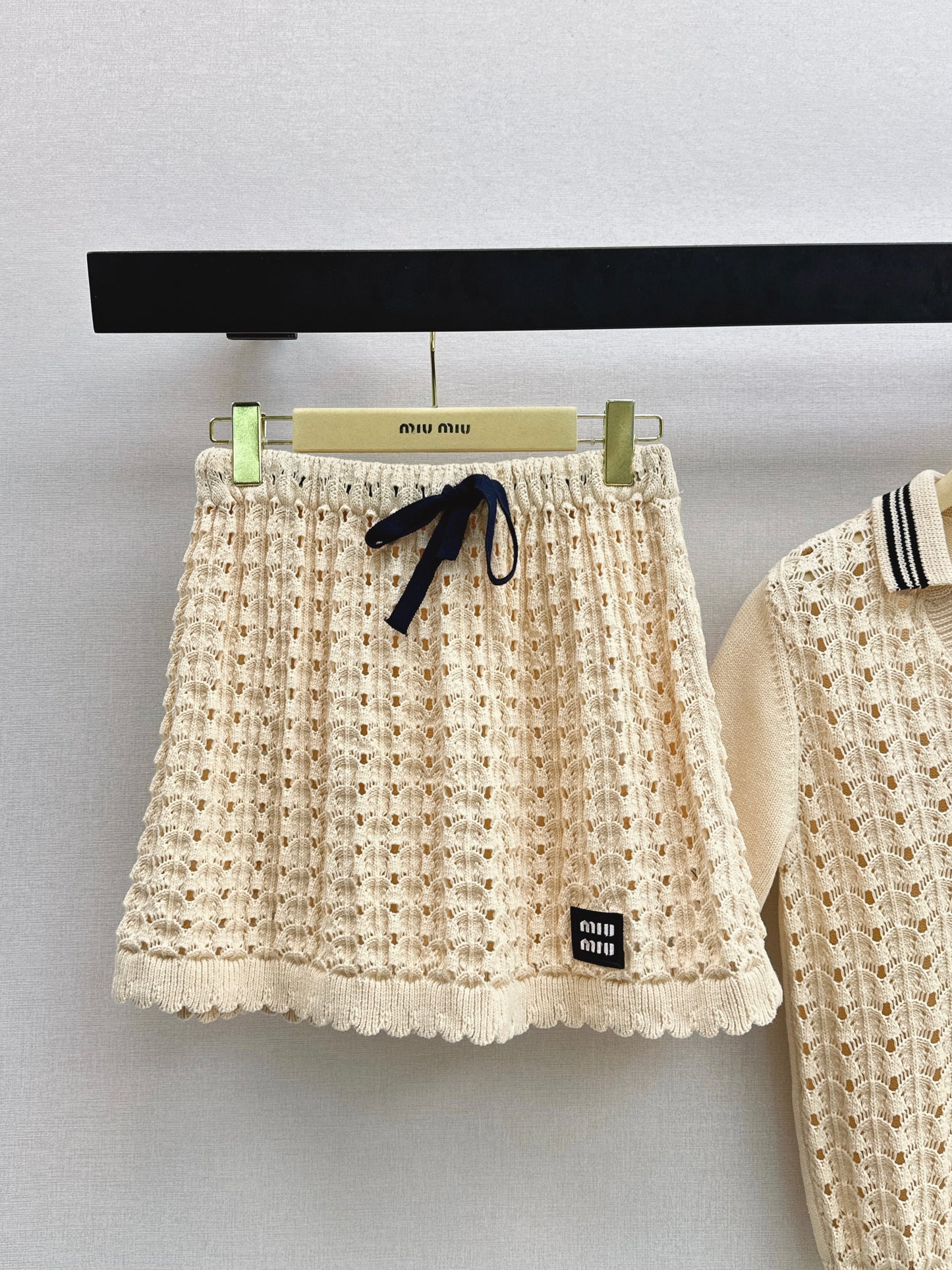 Traje de falda y manga corta antiedad 26SS