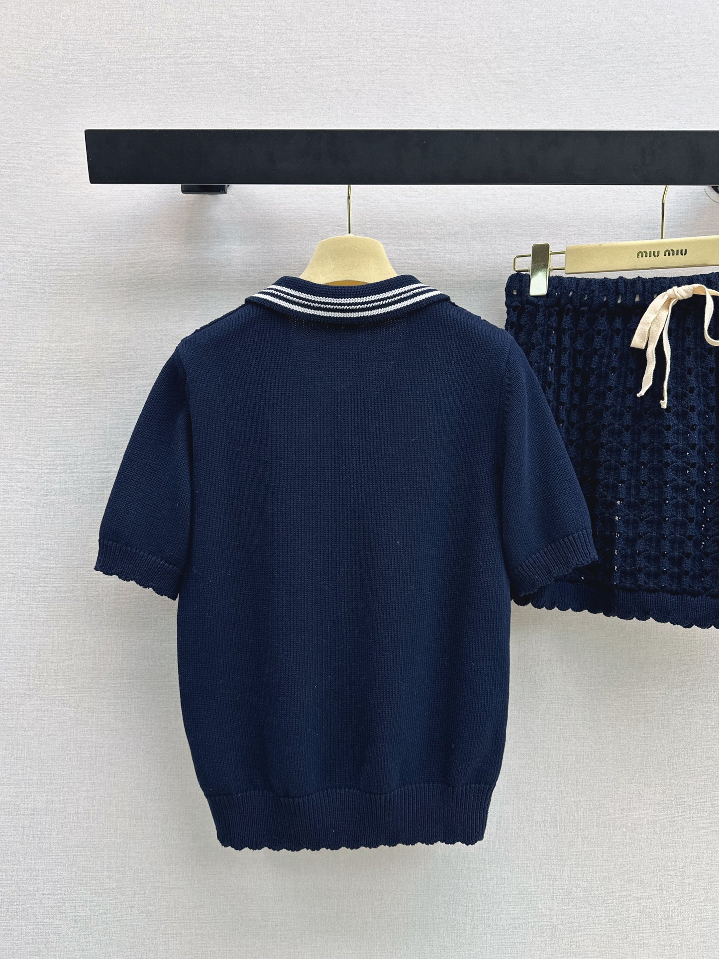 Traje de falda y manga corta antiedad 26SS
