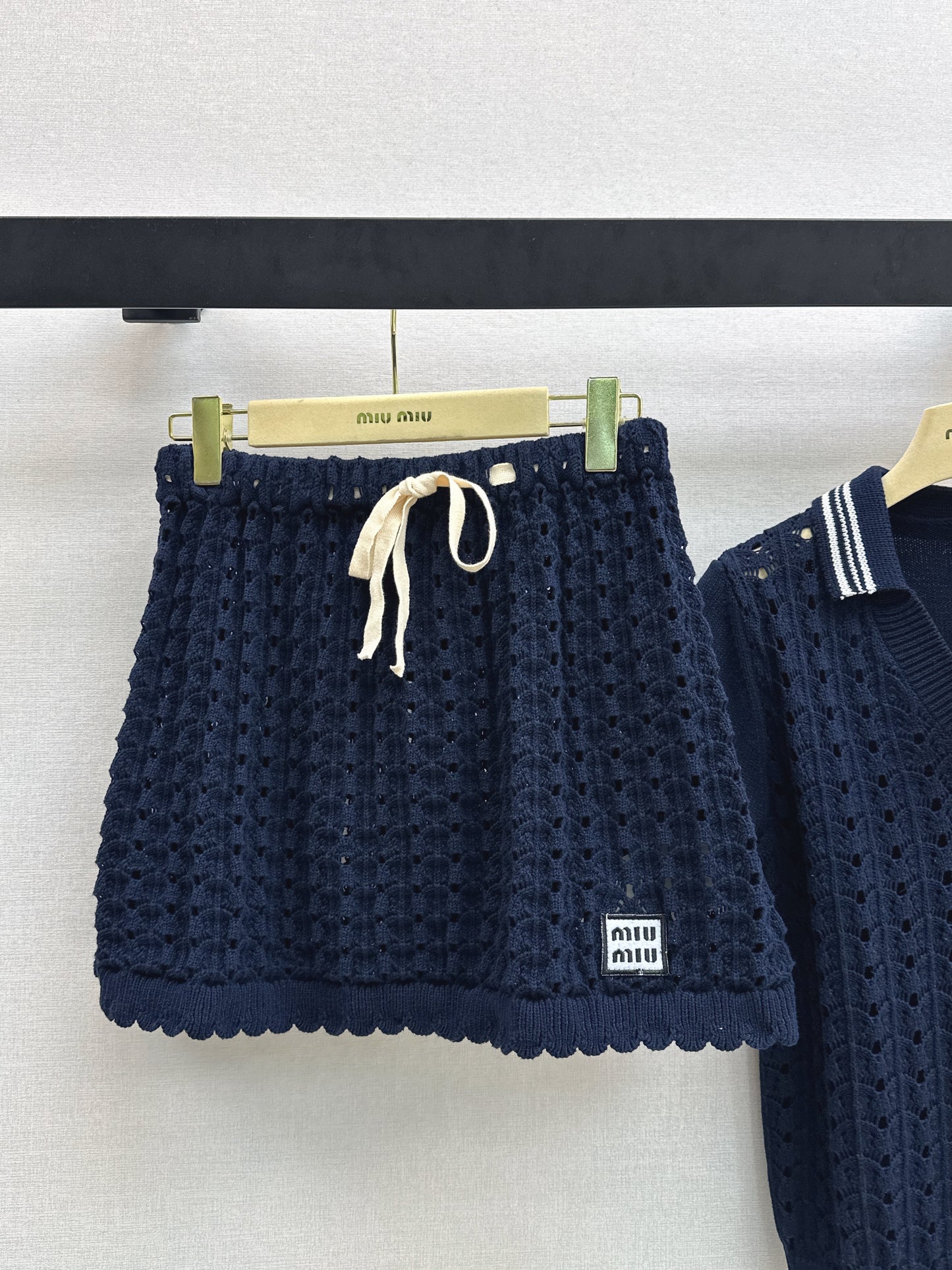 Traje de falda y manga corta antiedad 26SS