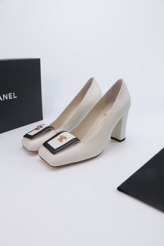 26SS NEW Catwalk style double C lock large square toe high heels (height: 9.5cm)