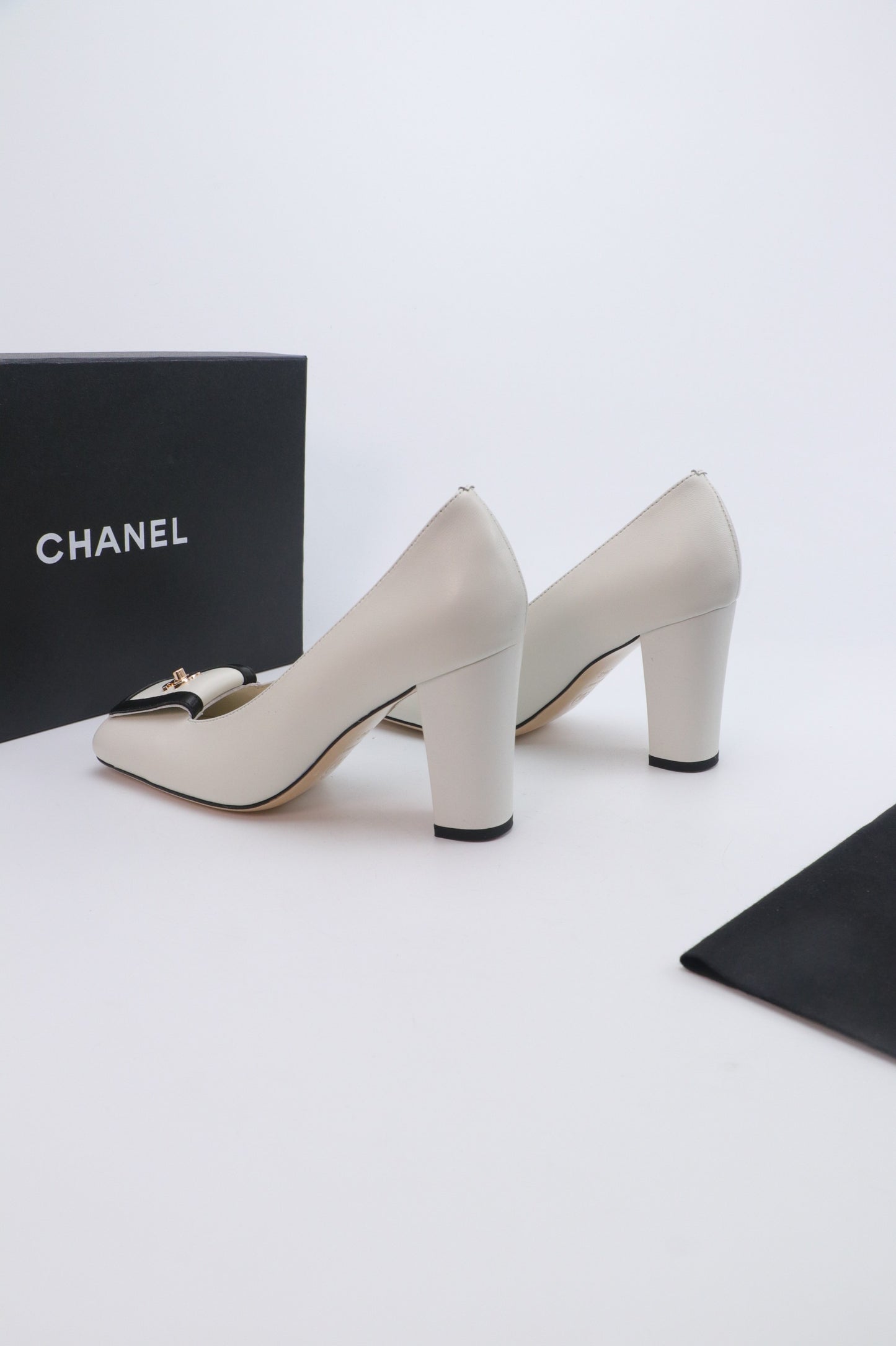 26SS NEU Laufsteg-Stil doppelte C-Verschluss große quadratische Zehe High Heels (Absatzhöhe: 9,5 cm)