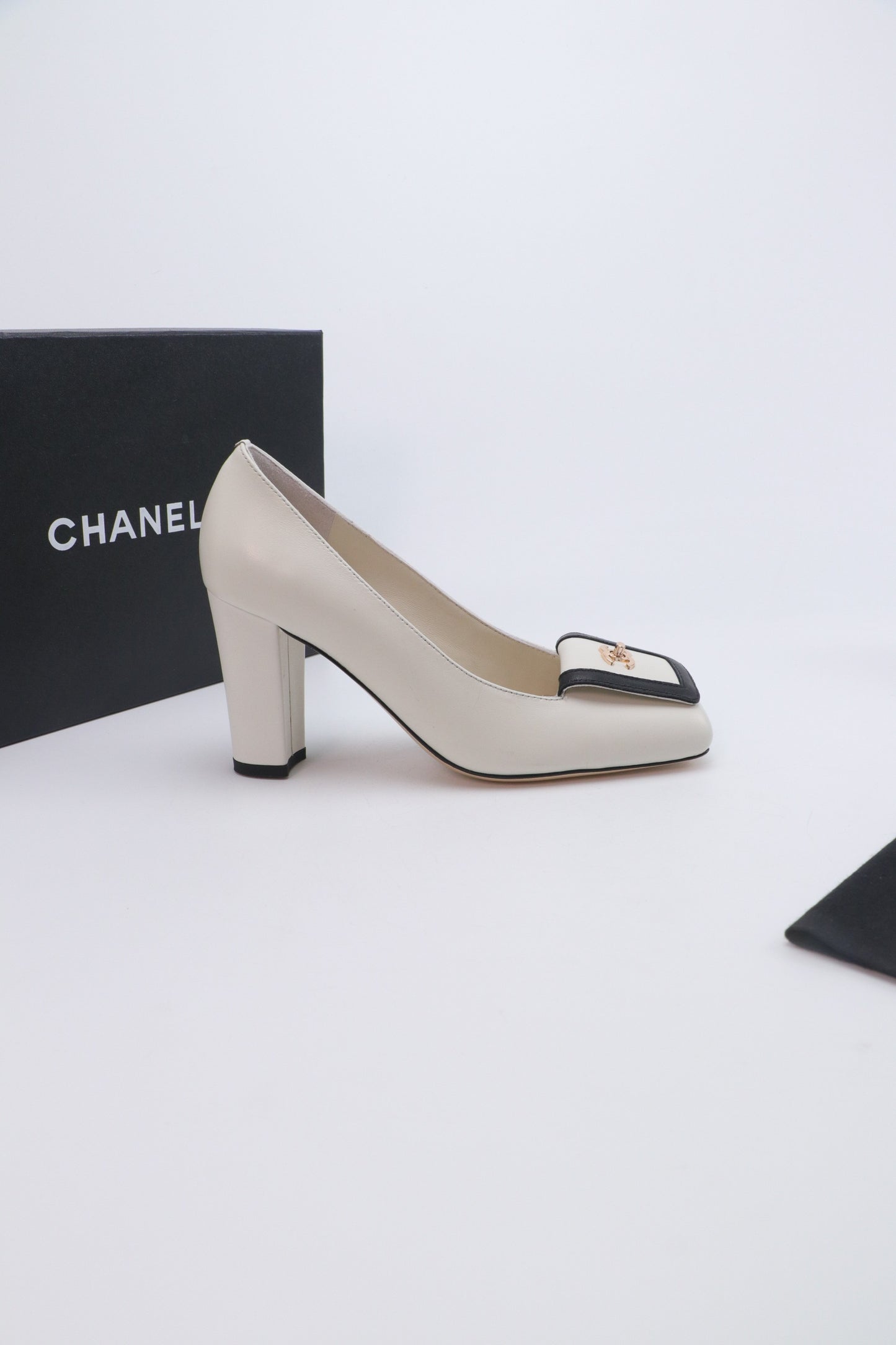 26SS NEU Laufsteg-Stil doppelte C-Verschluss große quadratische Zehe High Heels (Absatzhöhe: 9,5 cm)